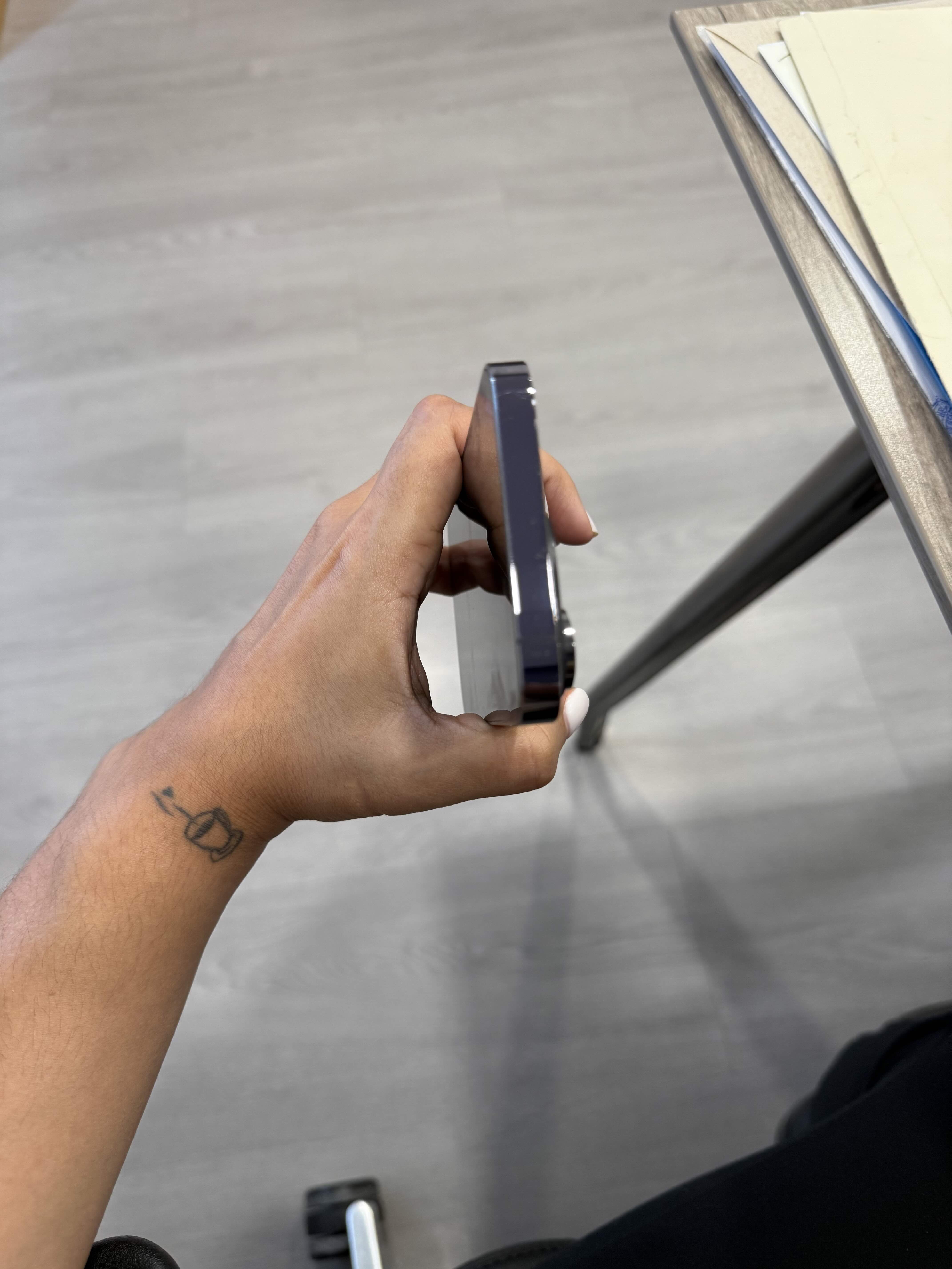 celulares y tabletas - Vendo de oportunidad Iphone 14 pro morador de 512 3