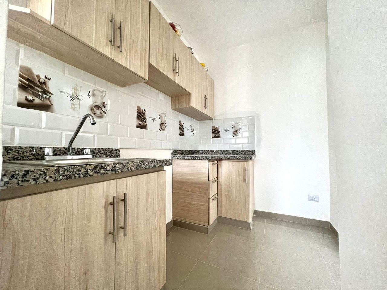 apartamentos - BOCA CHICA PRIMER PISO 20MIL
3 HAB 2 BAÑOS PARQUEO Y PATIO 9