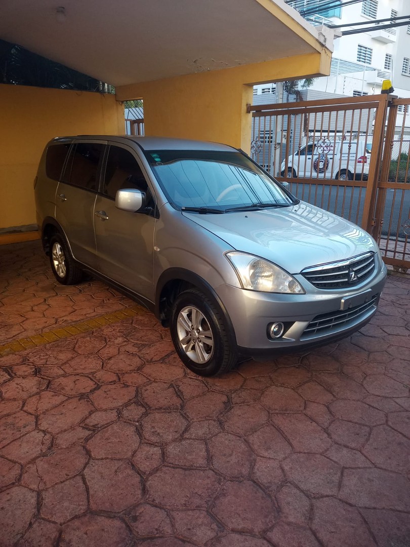 jeepetas y camionetas - Vendo Jeepeta Mitsubishi 2011 2