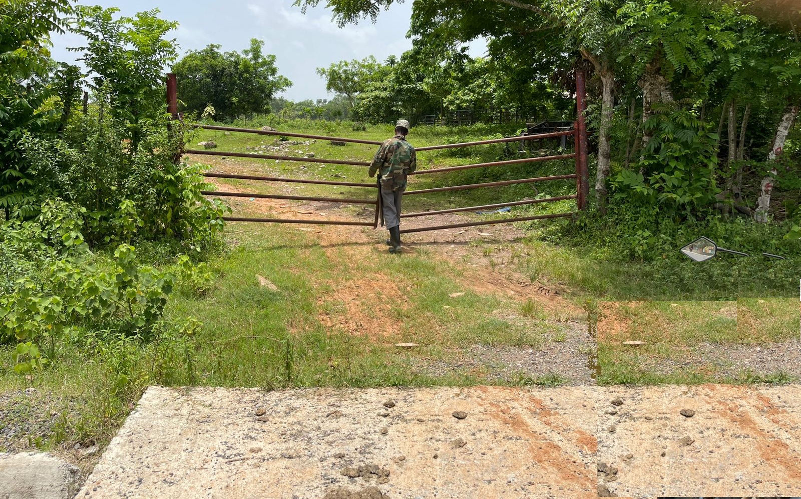 solares y terrenos - Finca de 2,500 tareas en Santo Domingo Norte, a la Orilla de la Carretera 6