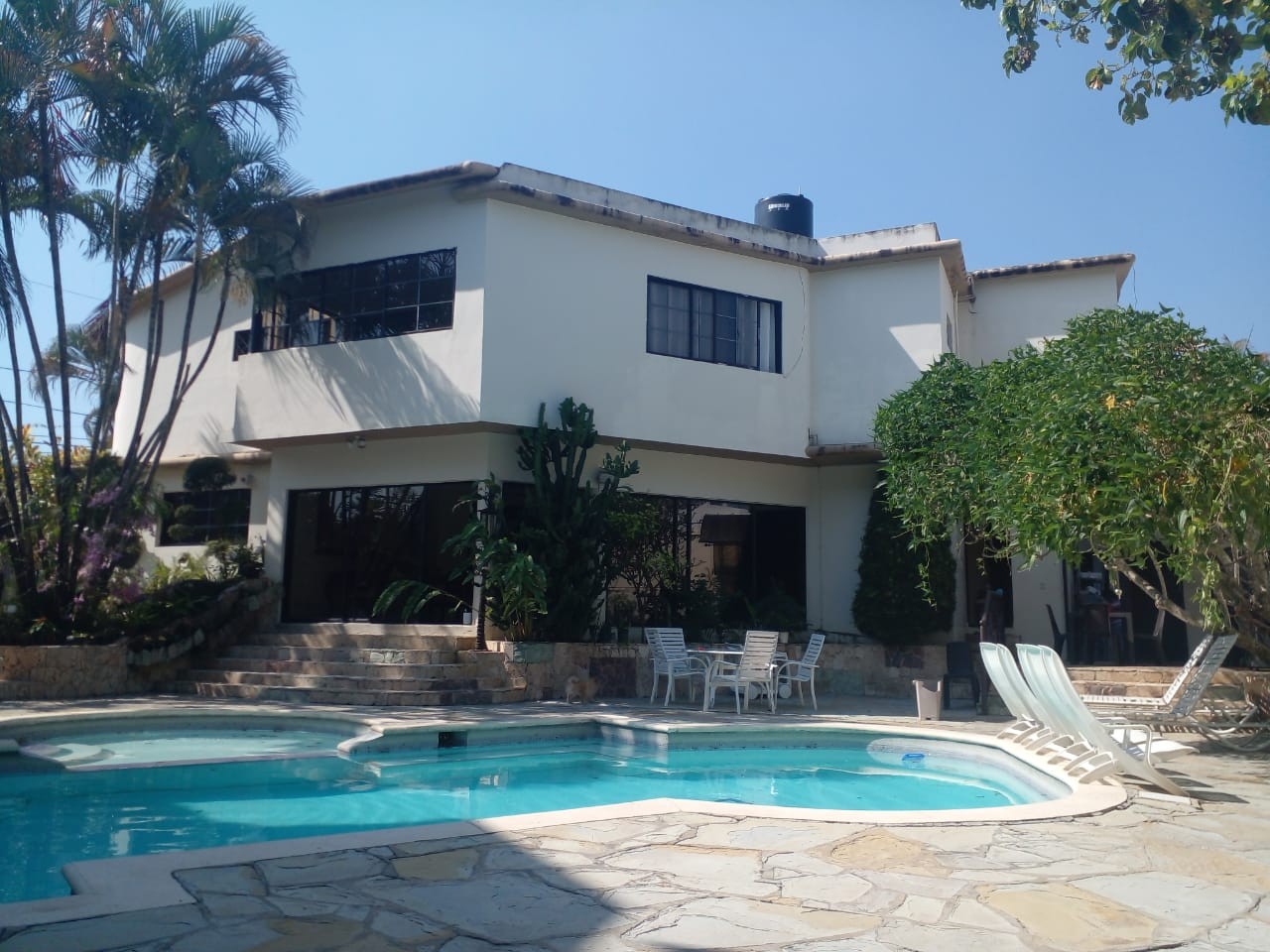 casas - Espaciosa Casa con Piscina en Arroyo Hondo, Santo Domingo 1