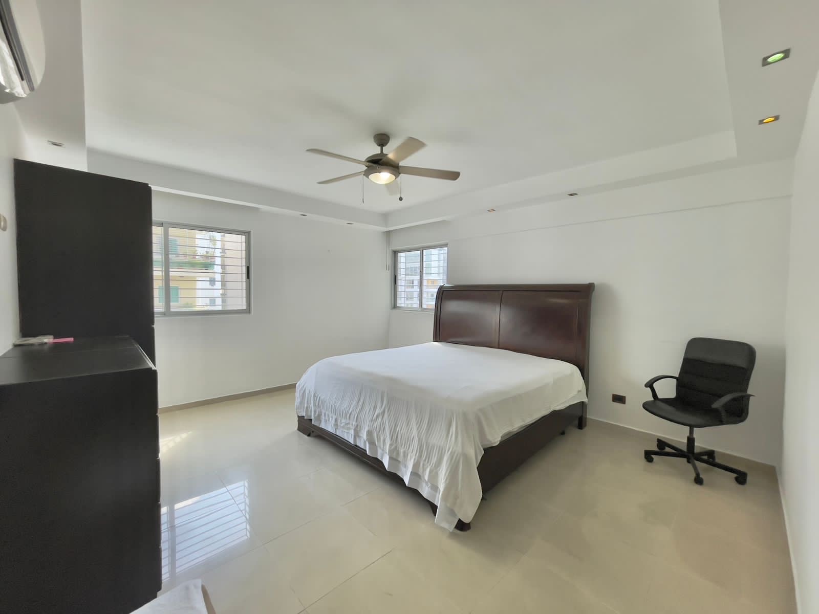 apartamentos - EVARISTO MORALES APTO EN VENTA DE 3 HABITACIONES CON BAÑO 2 PARQUEOS 6
