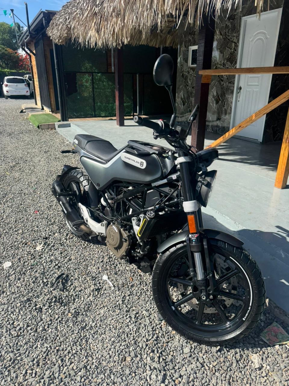 motores y pasolas - Husqvarna svartpilen 250cc 2021 4