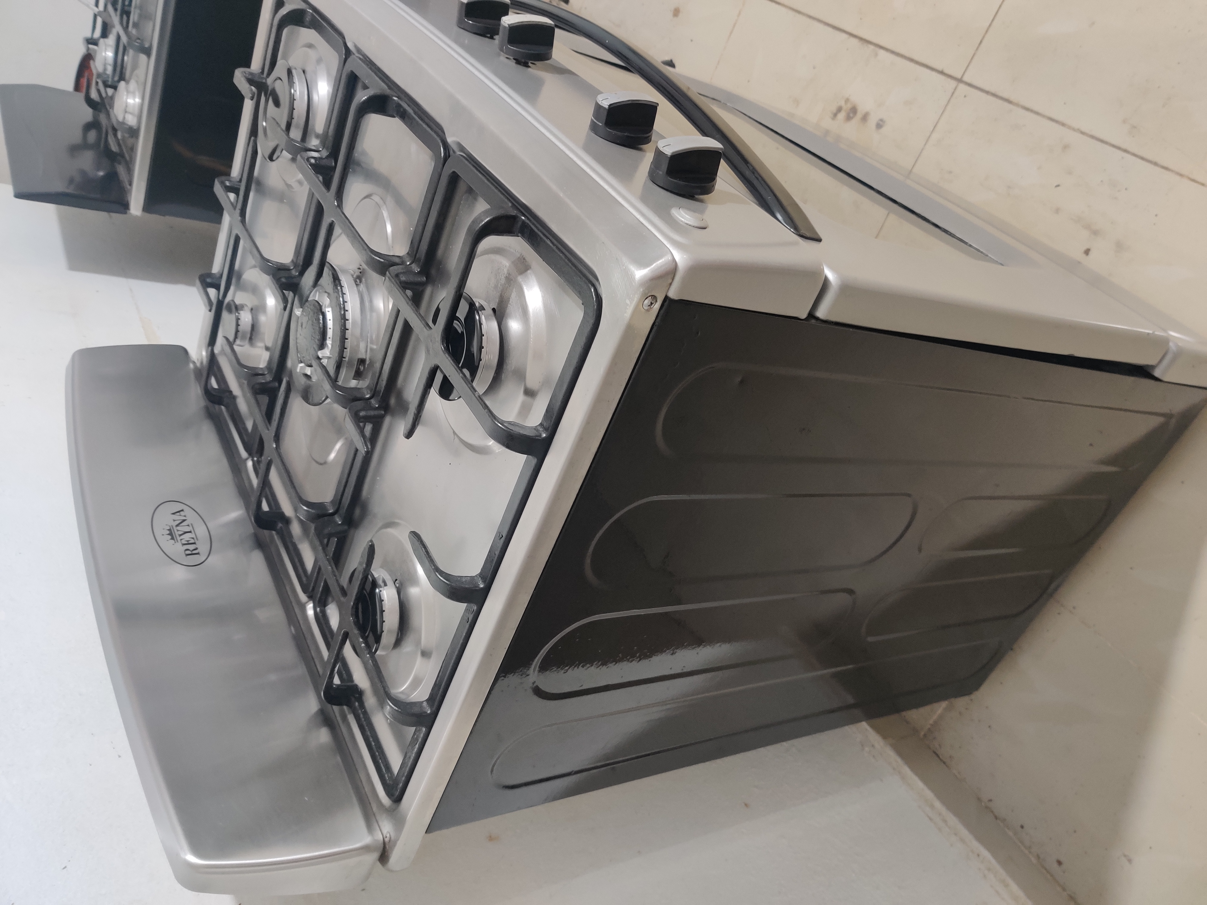 electrodomesticos - Estufa de 30 pulgadas de 5 hornillasen excelente condiciones con garantía. 2