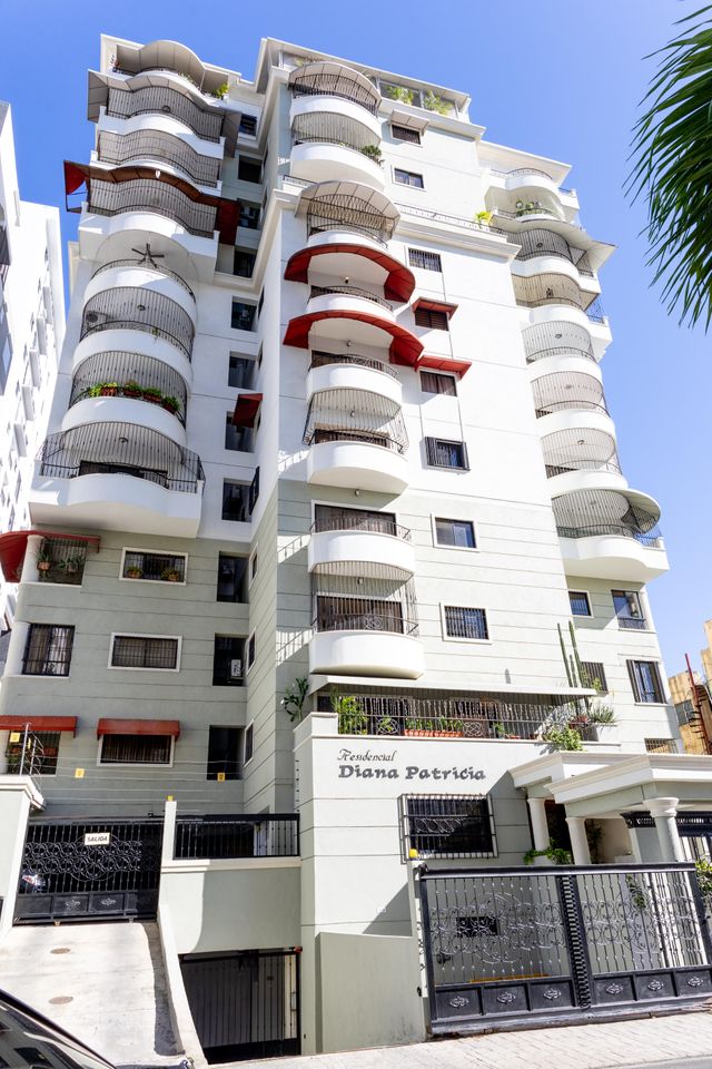 apartamentos - Apartamento Remodelado en Torre Clásica – La Esper 0