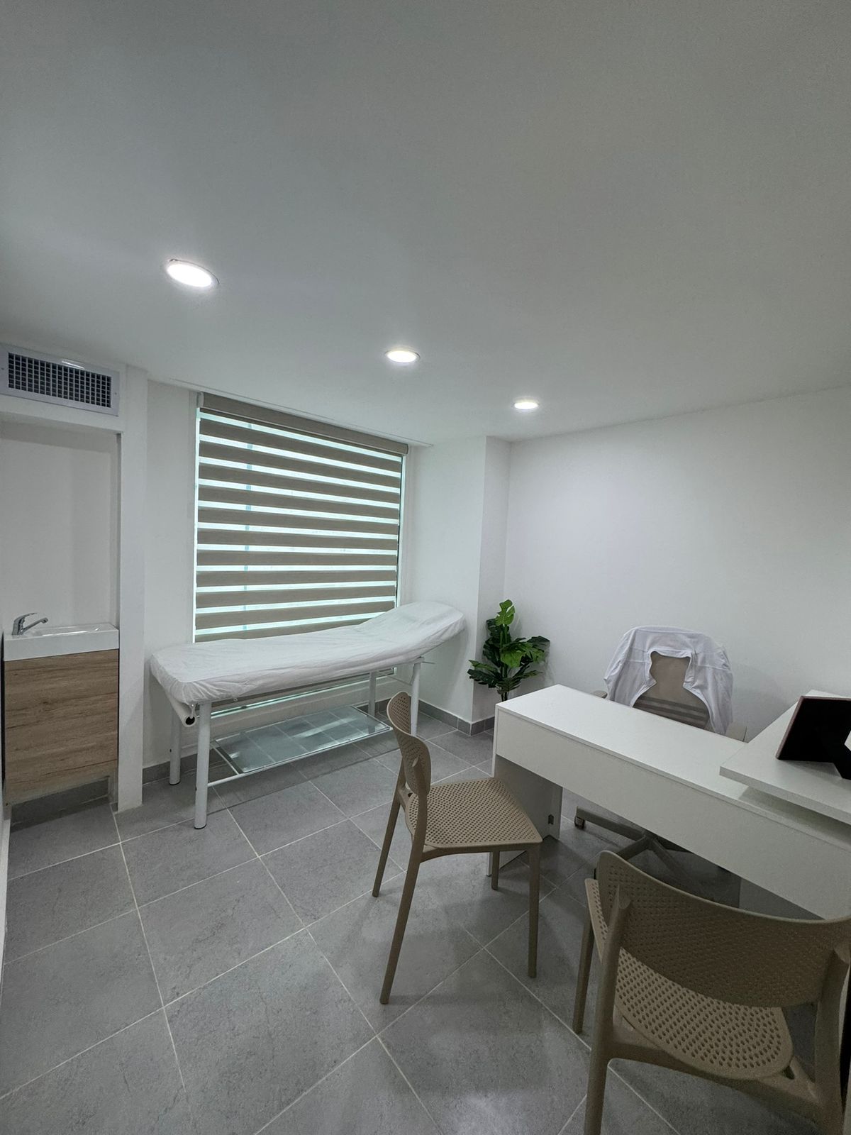 otros inmuebles - Consultorio Medico en Torre Piantini 4