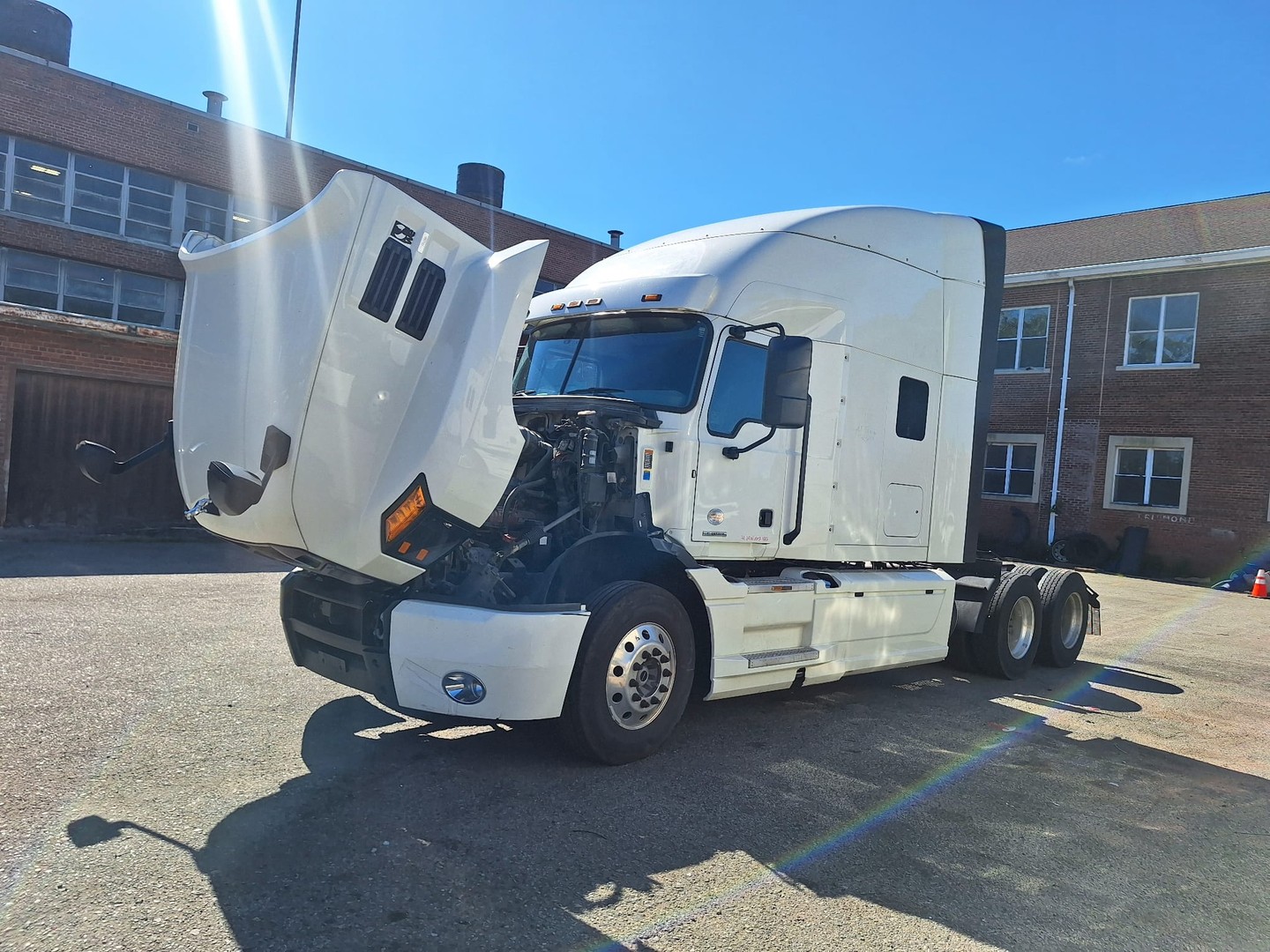 camiones y vehiculos pesados - Mack anthem 2019  motor MP 8  7