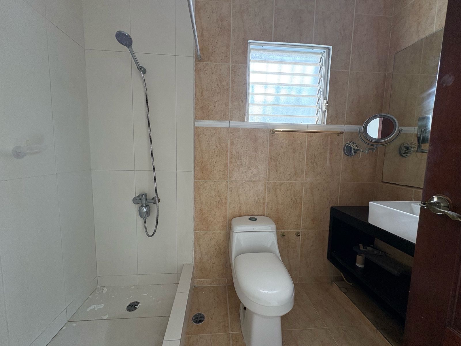 apartamentos - Amplio apartamento en Evaristo Morales de 3 habitaciones  8