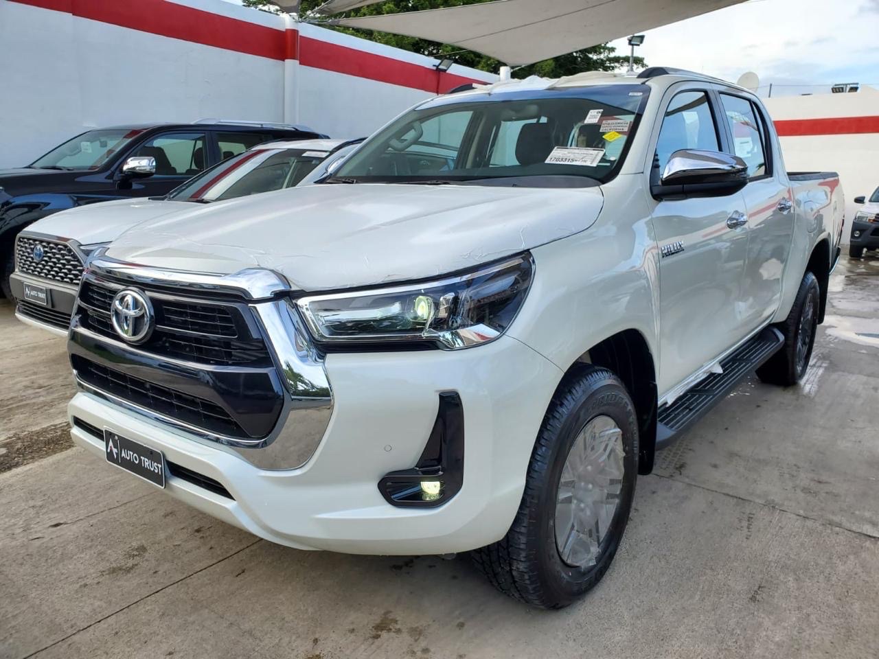 jeepetas y camionetas - Toyota Hailux 2025 negociable  4
