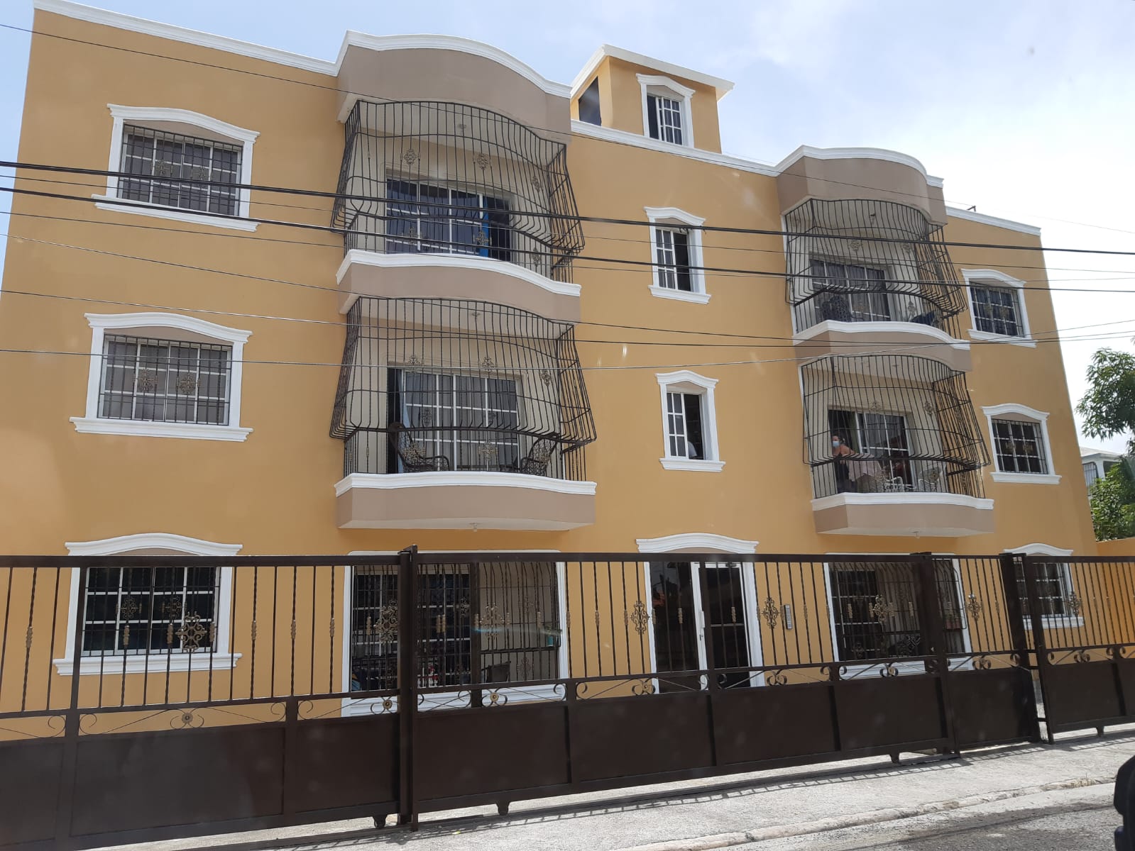 apartamentos - Alquilo Apartamento 3er Nivel con 3 Habs, 2 Baños 0