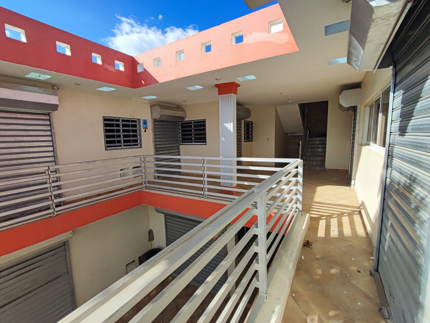 oficinas y locales comerciales - Se Renta  Varios Locales Comerciales en Residencial Villa España. 3