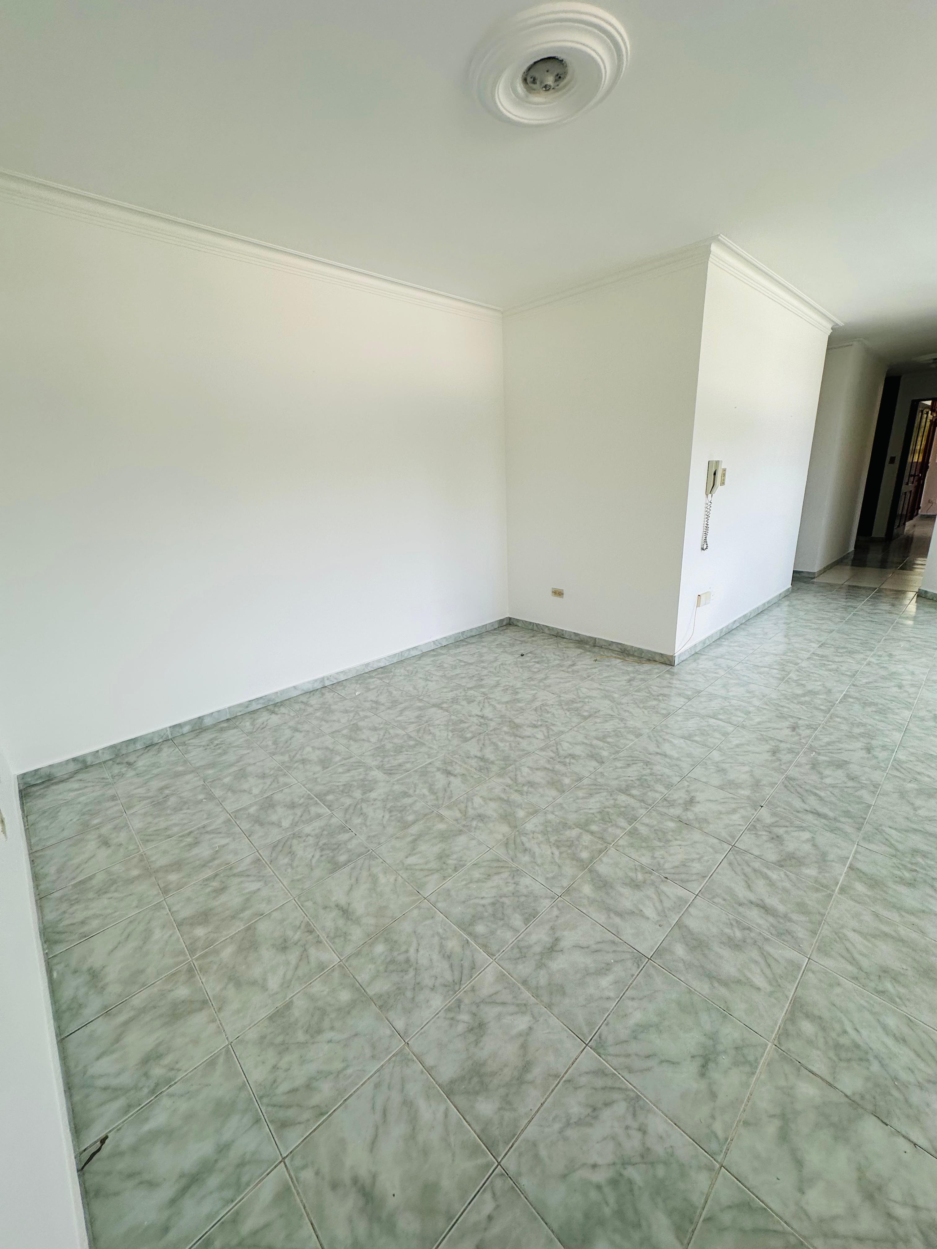 apartamentos - Apartamento en alquiler en 3er nivel –Padre Las Casas, próximo al Parque Central 2