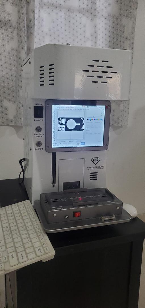 equipos profesionales - Máquina cortadora láser de fibra 1