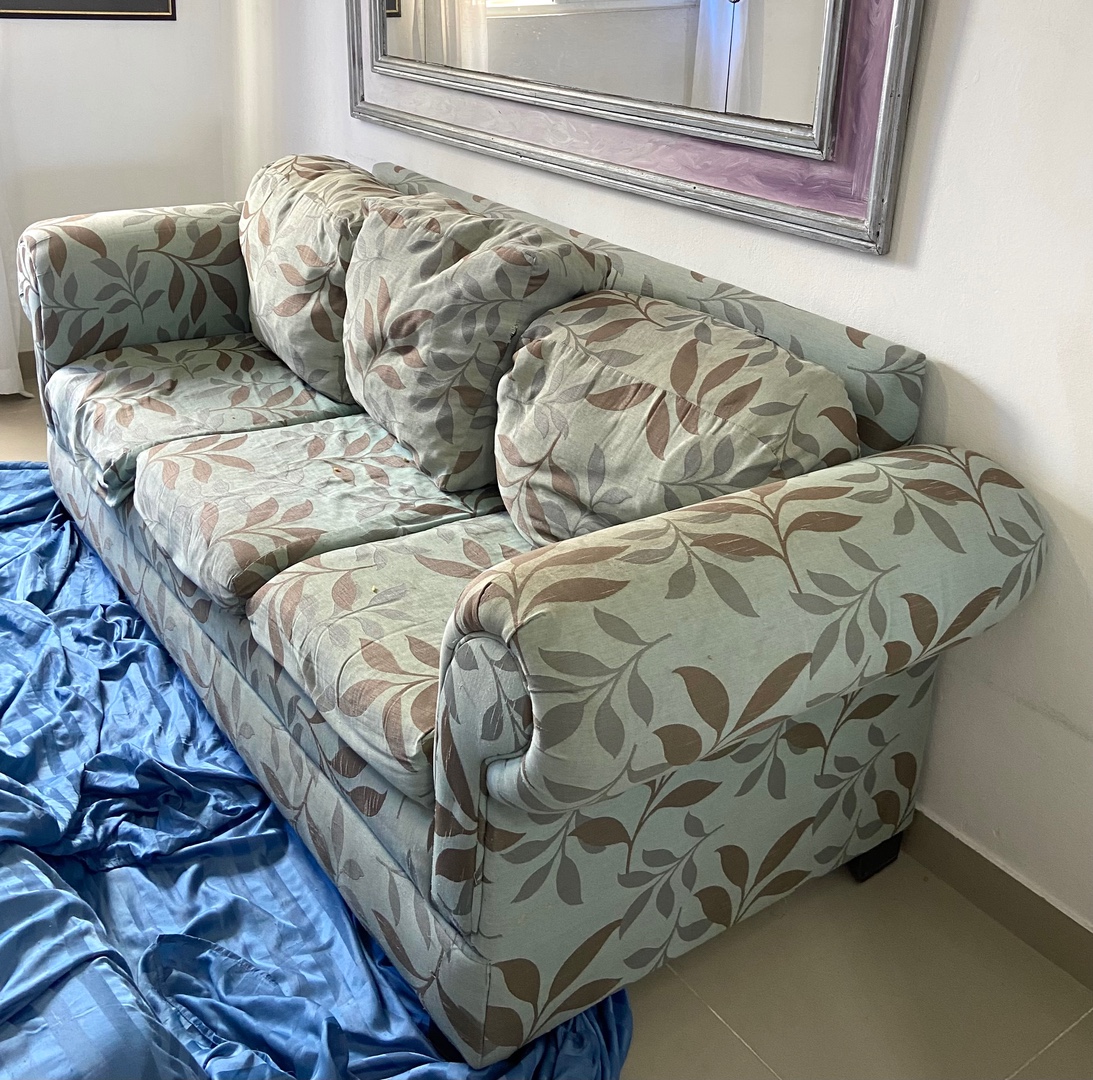 muebles y colchones - Juego de 2 sofa, uno de tres y uno de dos más mesa en cristal y caoba 1