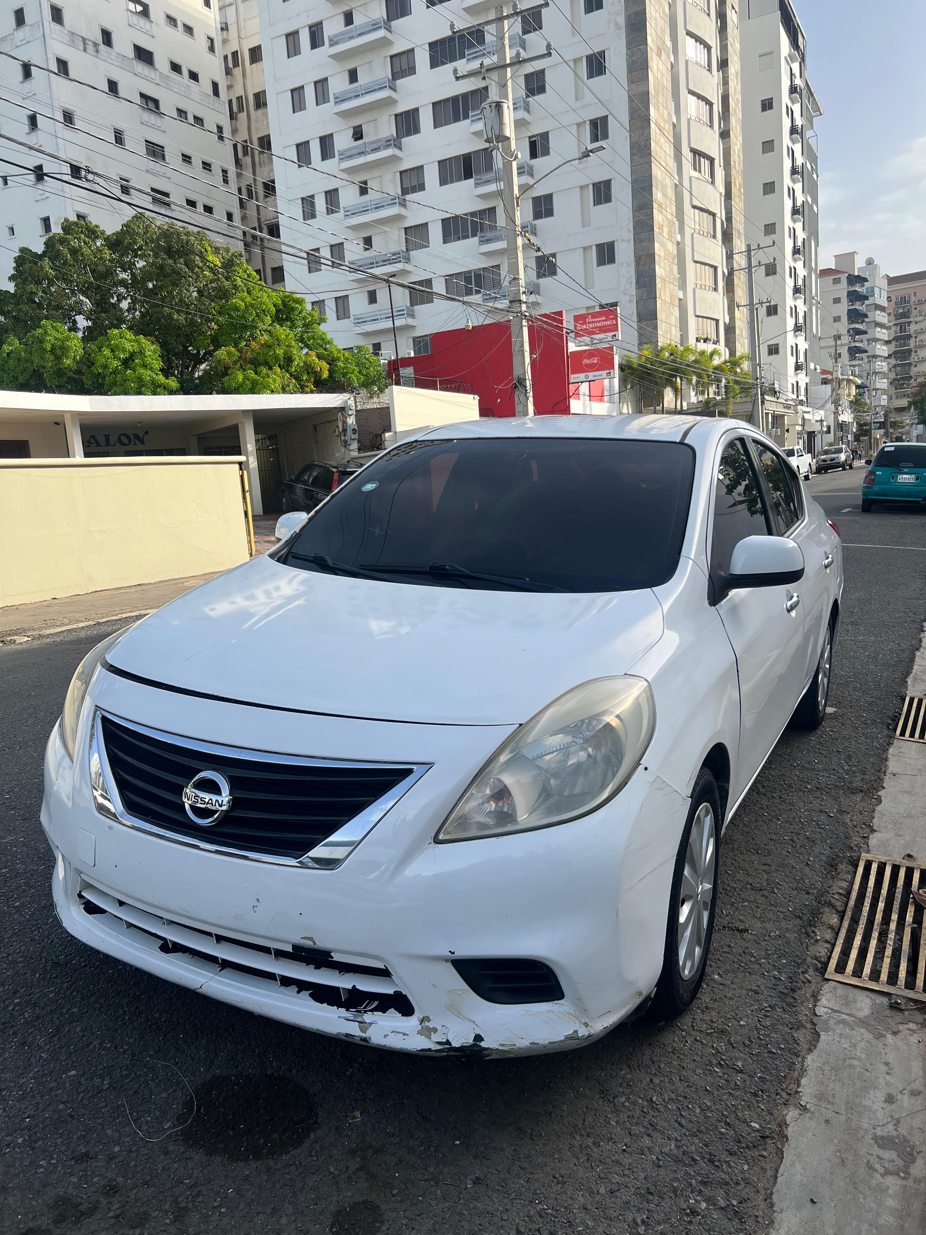 carros - Ninsan versa 8