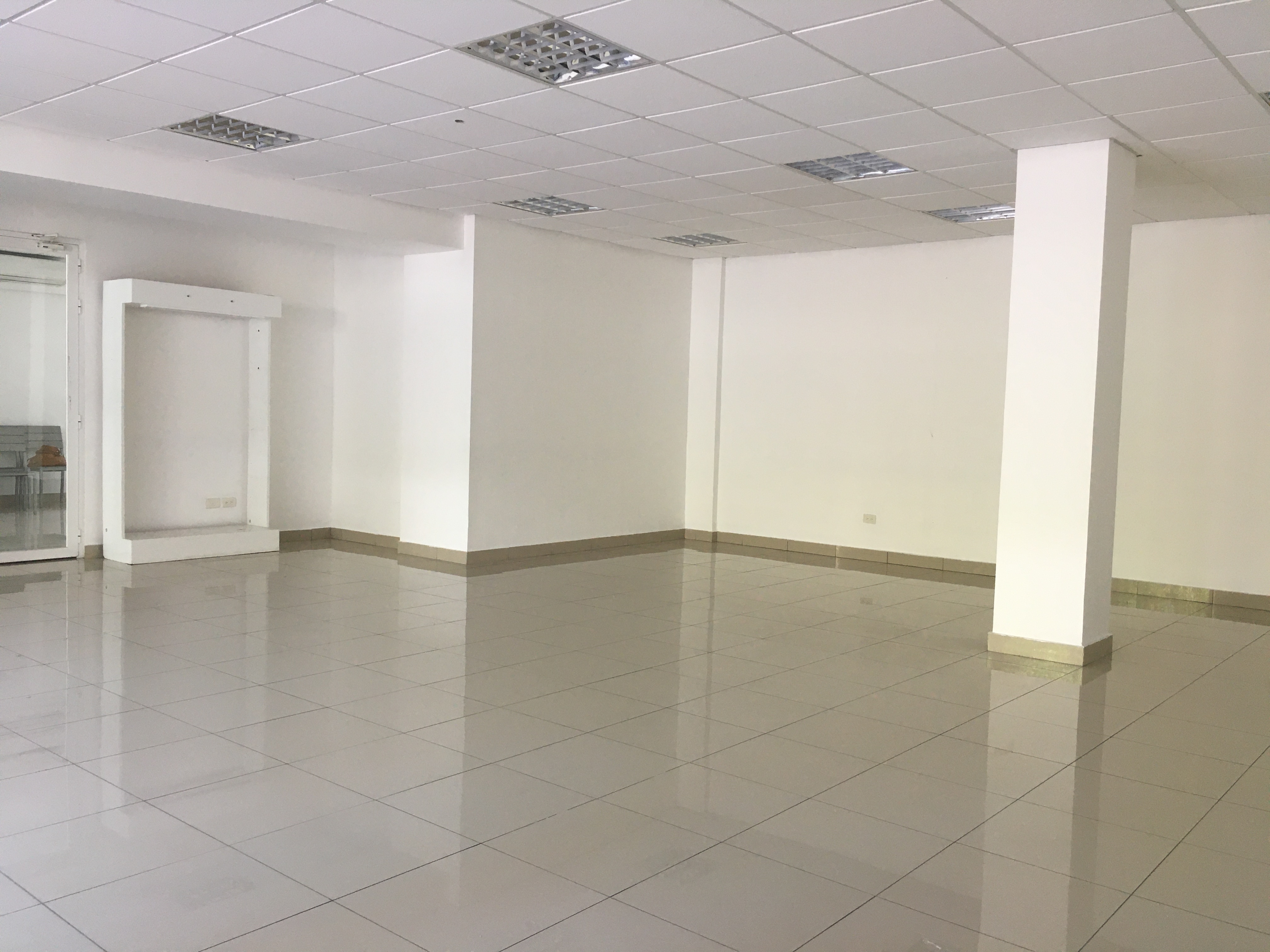 oficinas y locales comerciales - Local Comercial Alquiler Piantini  de 211 m2 6