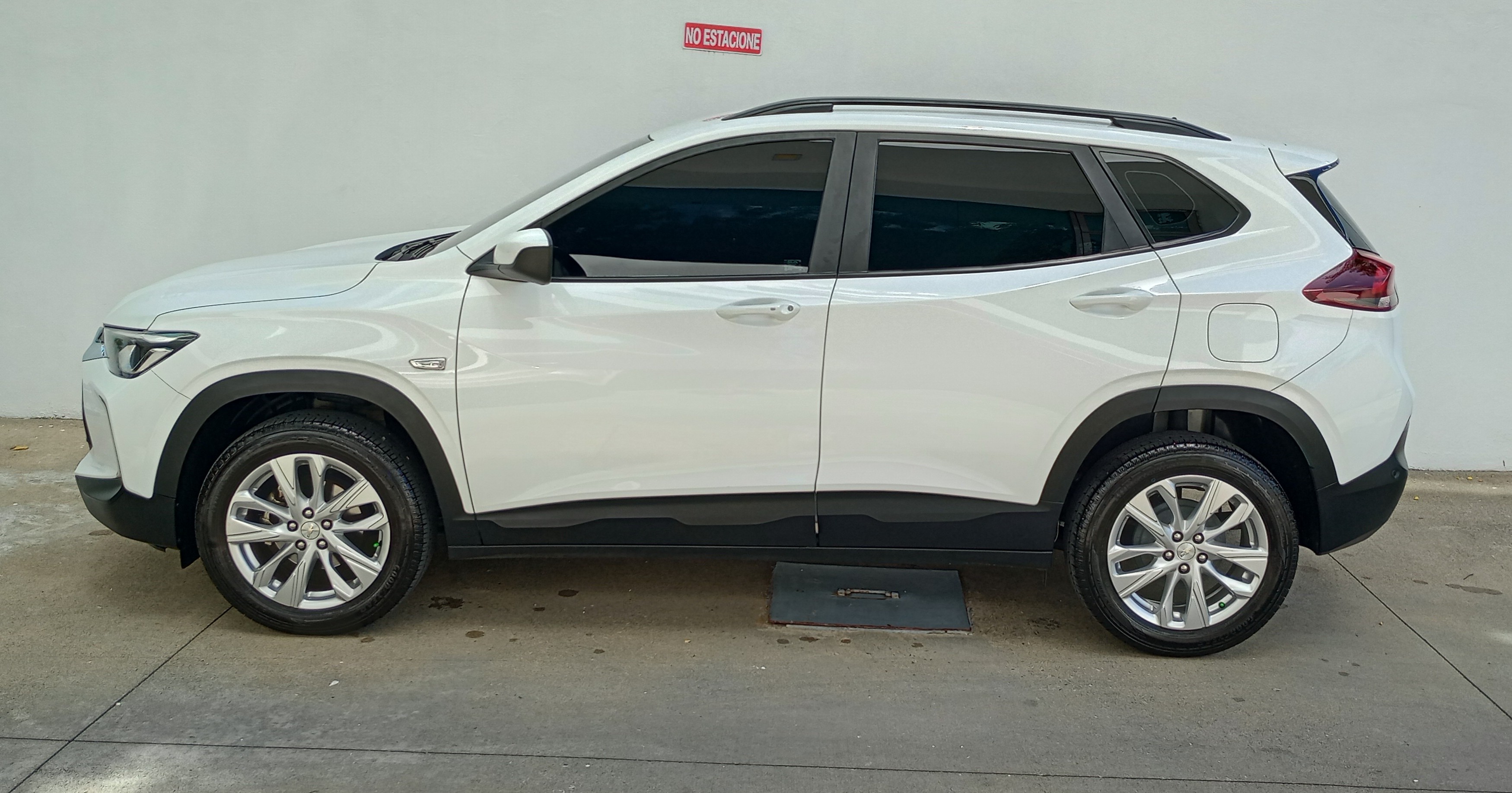 jeepetas y camionetas - CHEVROLET TRACKER LT 2023 con 7100 Kilómetros 4