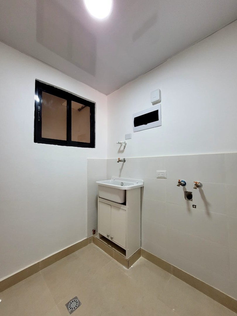 apartamentos - Apartamento en venta Segundo Piso con terraza y parqueos techados (E.O) 8