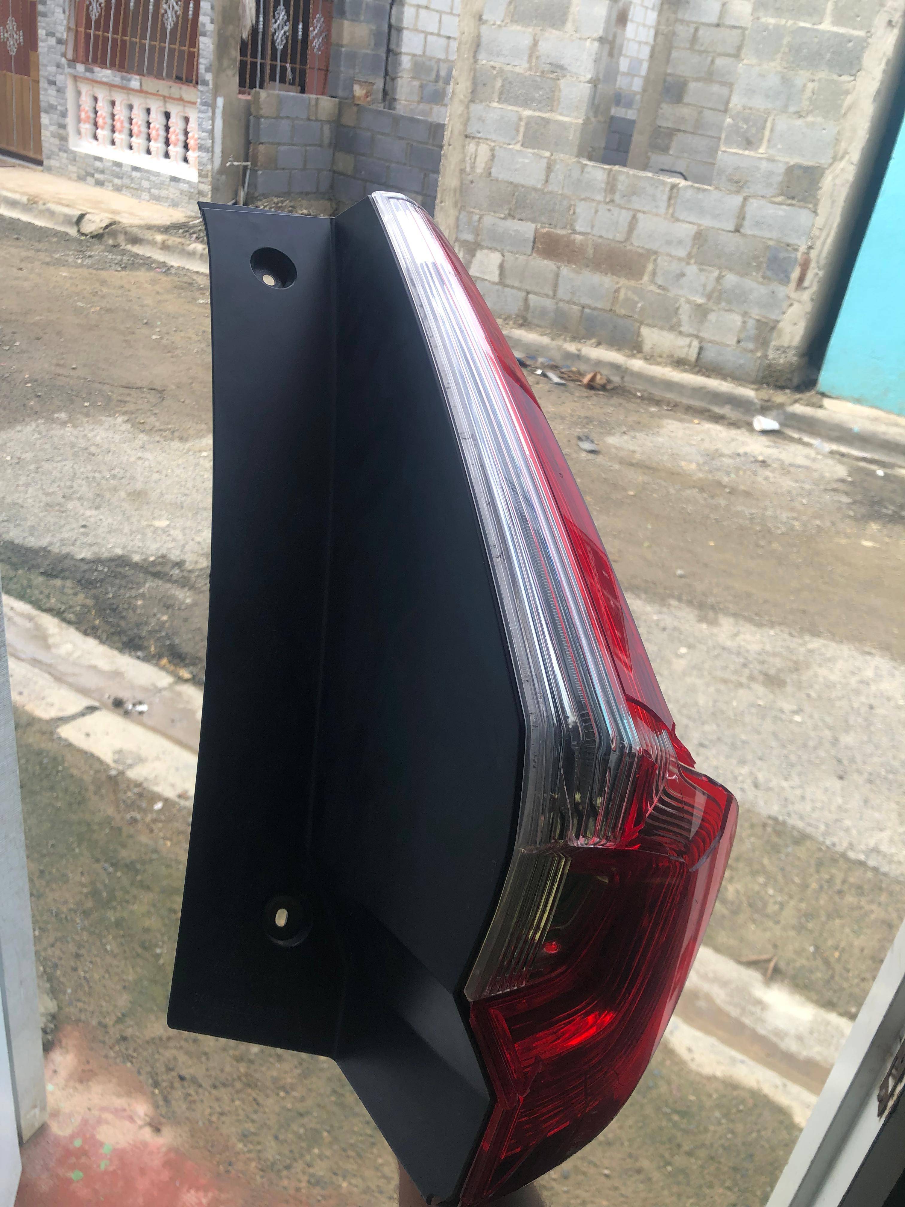 accesorios para vehiculos - vendo una pantalla de crv original 4mil negociable esta nueva un poquito rota  5