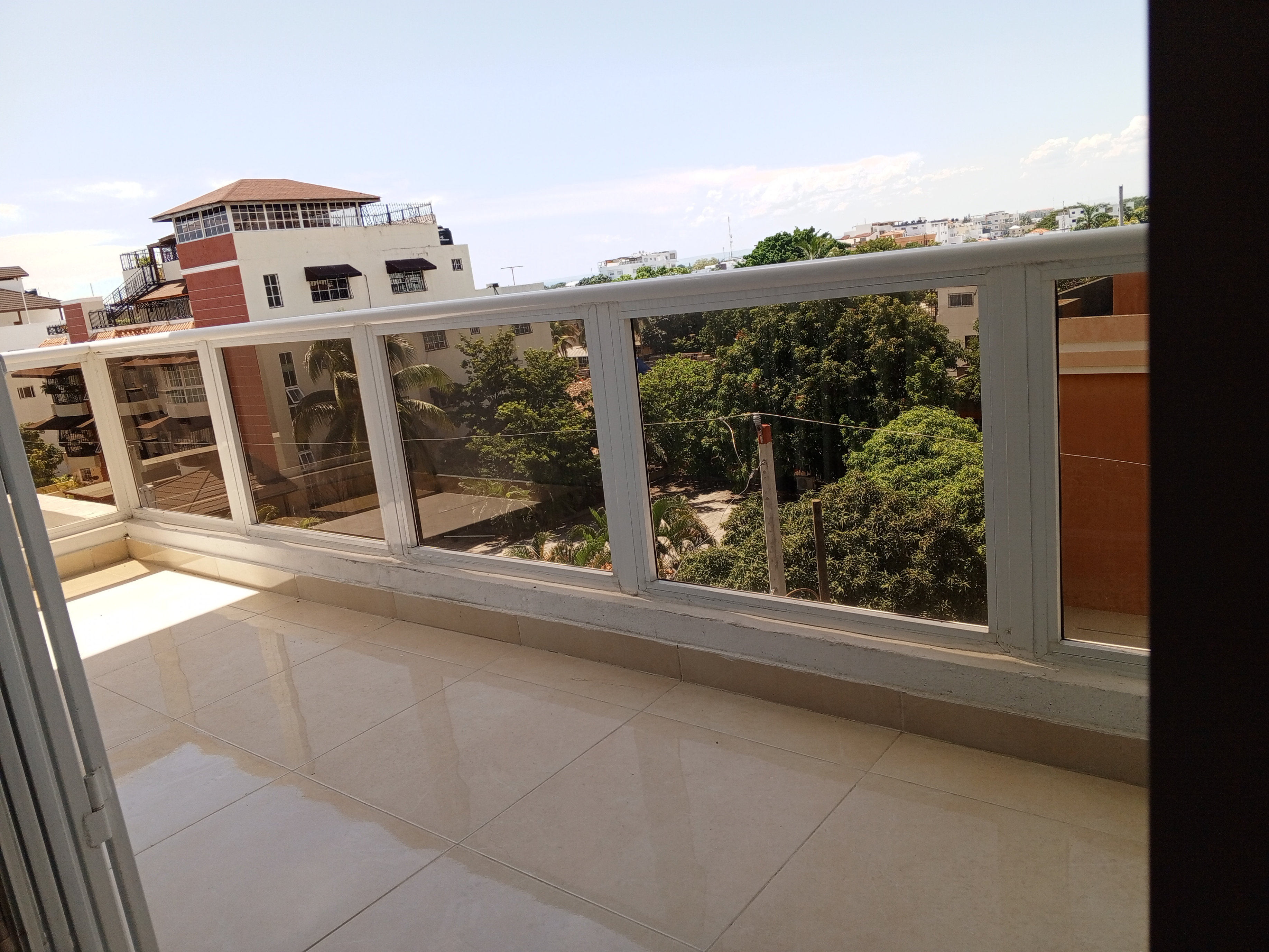 apartamentos - En lo mejor de avenida ind. klm 9 próximo al nacional. 3 hab. 2 psrqueos. 11.2 4
