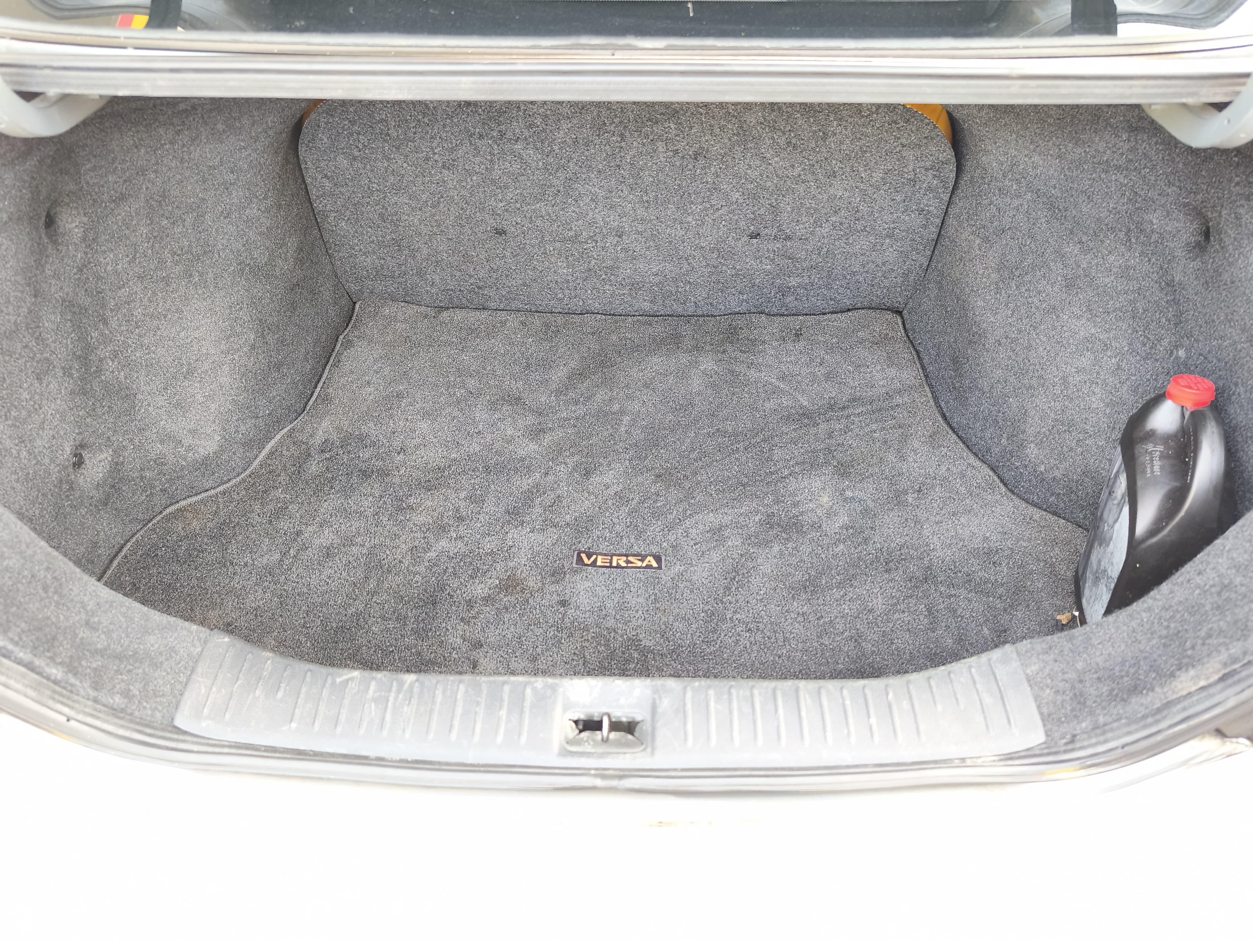 carros - Nissan Versa 2009 - Americano 2