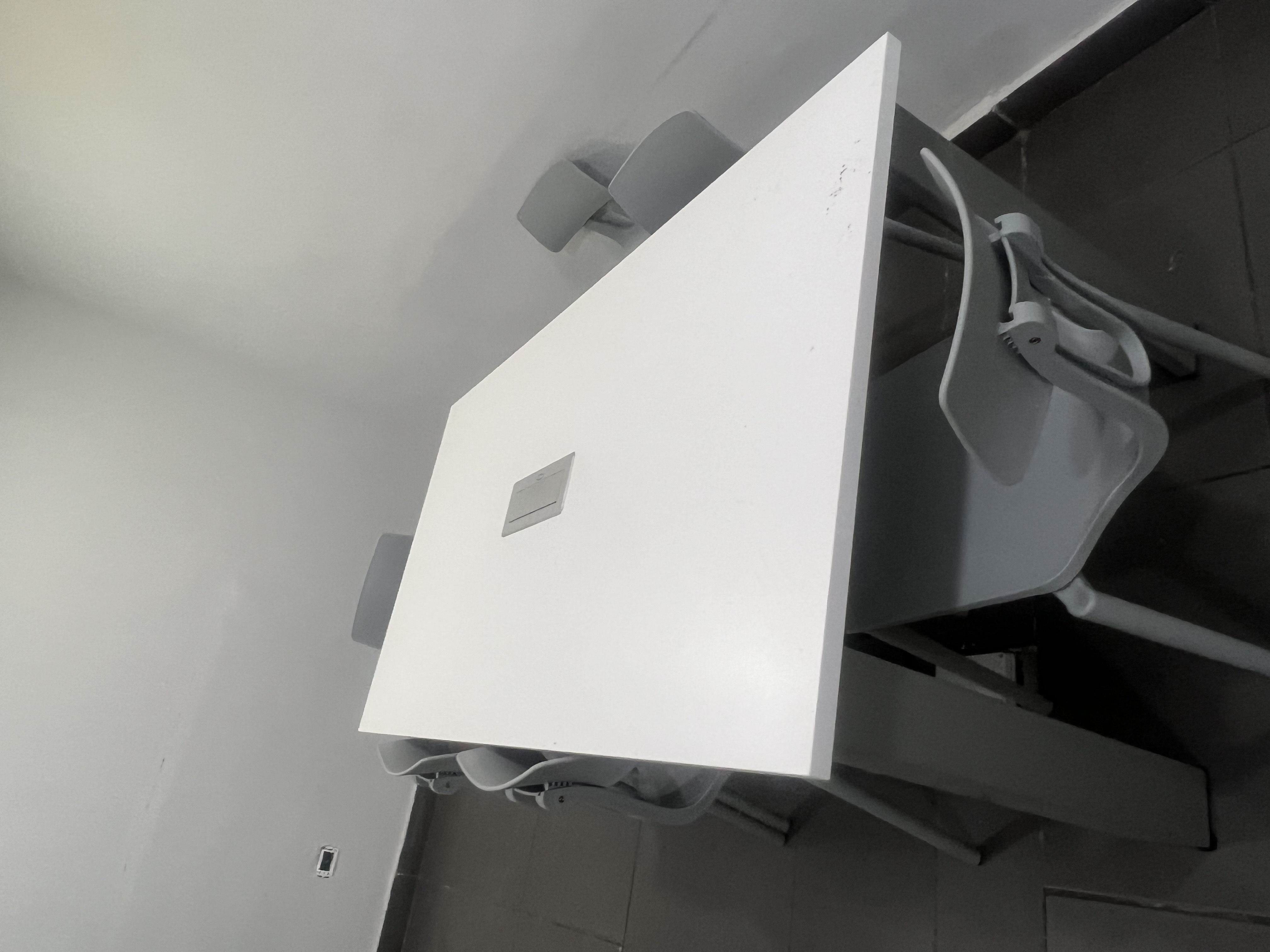 muebles y colchones - Amplia mesa para hogar, negocio u oficina  1