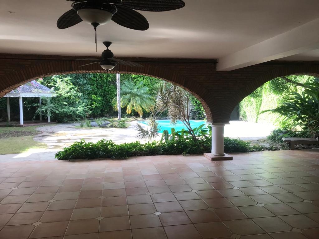 casas - Evaristo morales casa en alquiler  8