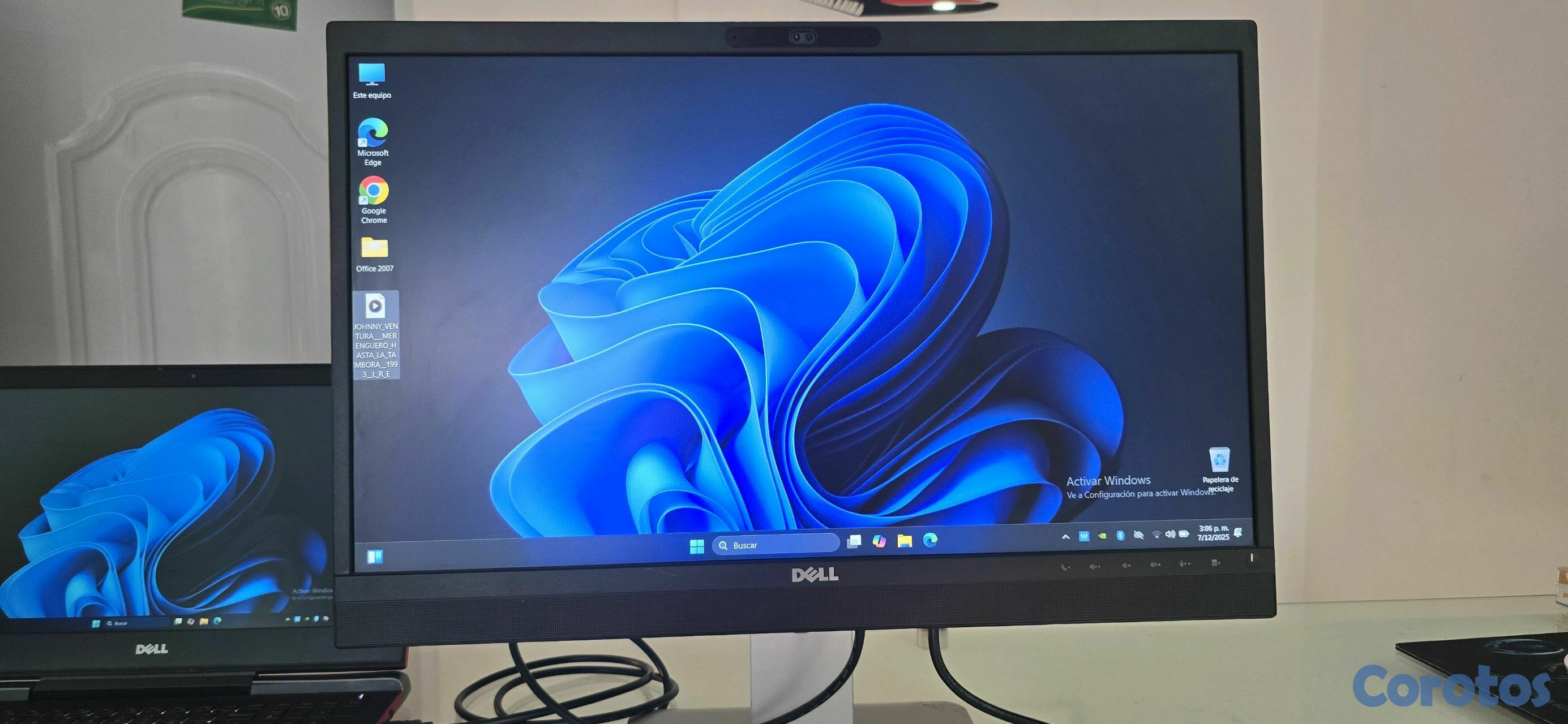 computadoras y laptops - Monitor Dell 24 Pulg Camara hdmi DisplayPort usb Vga tiene Bocinas internas  2