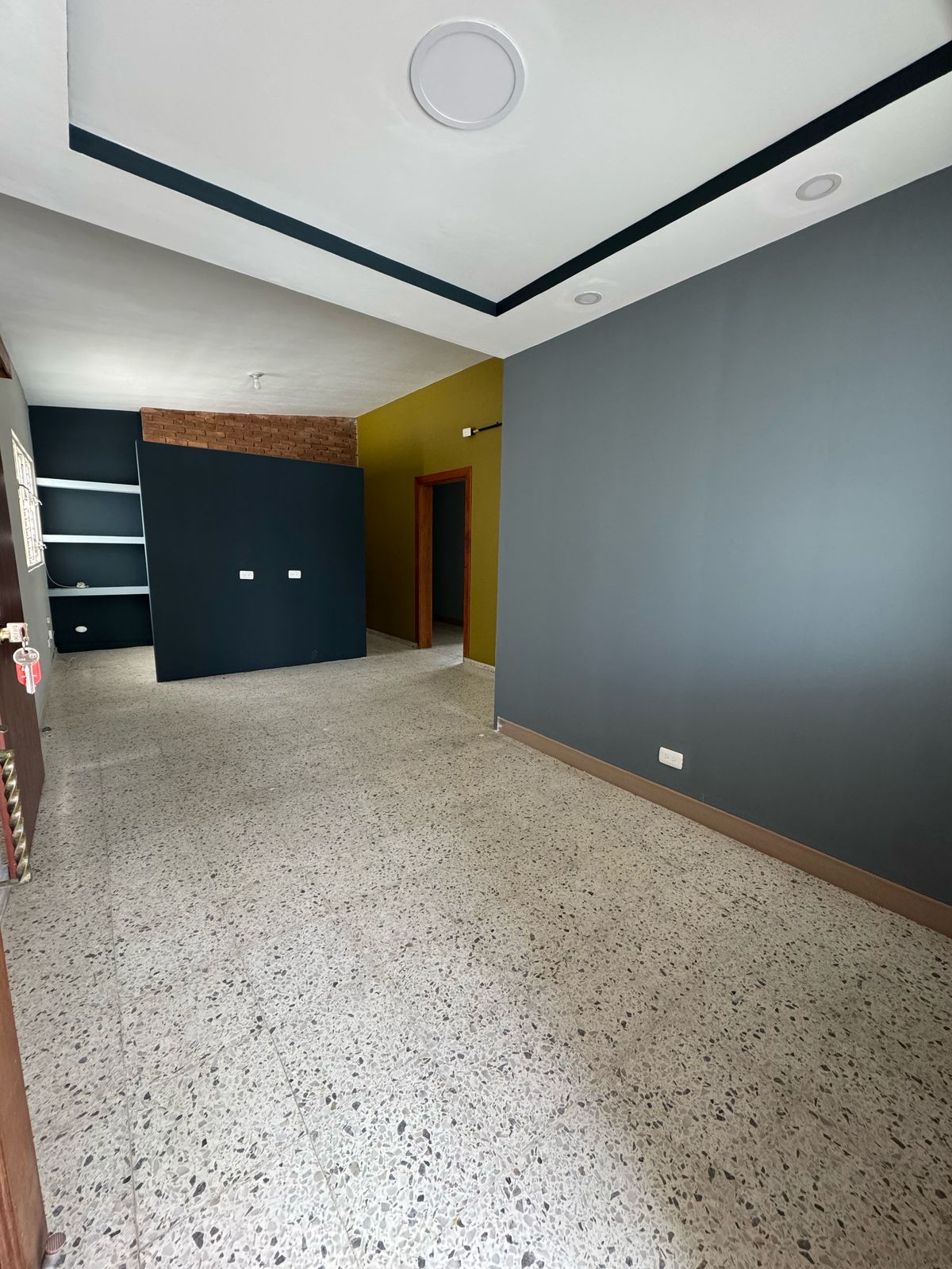 oficinas y locales comerciales - Segundo Piso En Piantini Próximo a Plaza Central 0