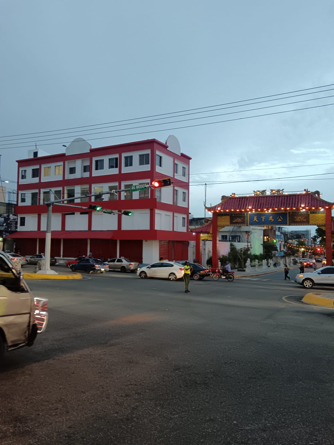 oficinas y locales comerciales - Locales en el Barrio Chino Avenida Duarte 