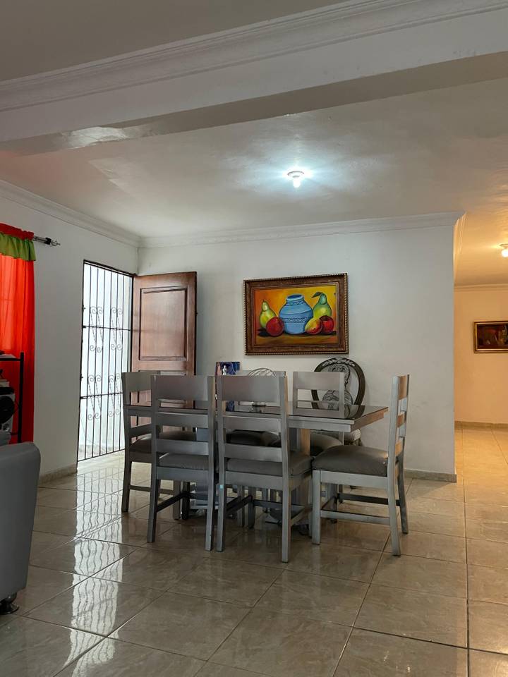 casas - CASA DE DOS NIVELES EN LOS ROSALES , STO.DGO. ESTE 6