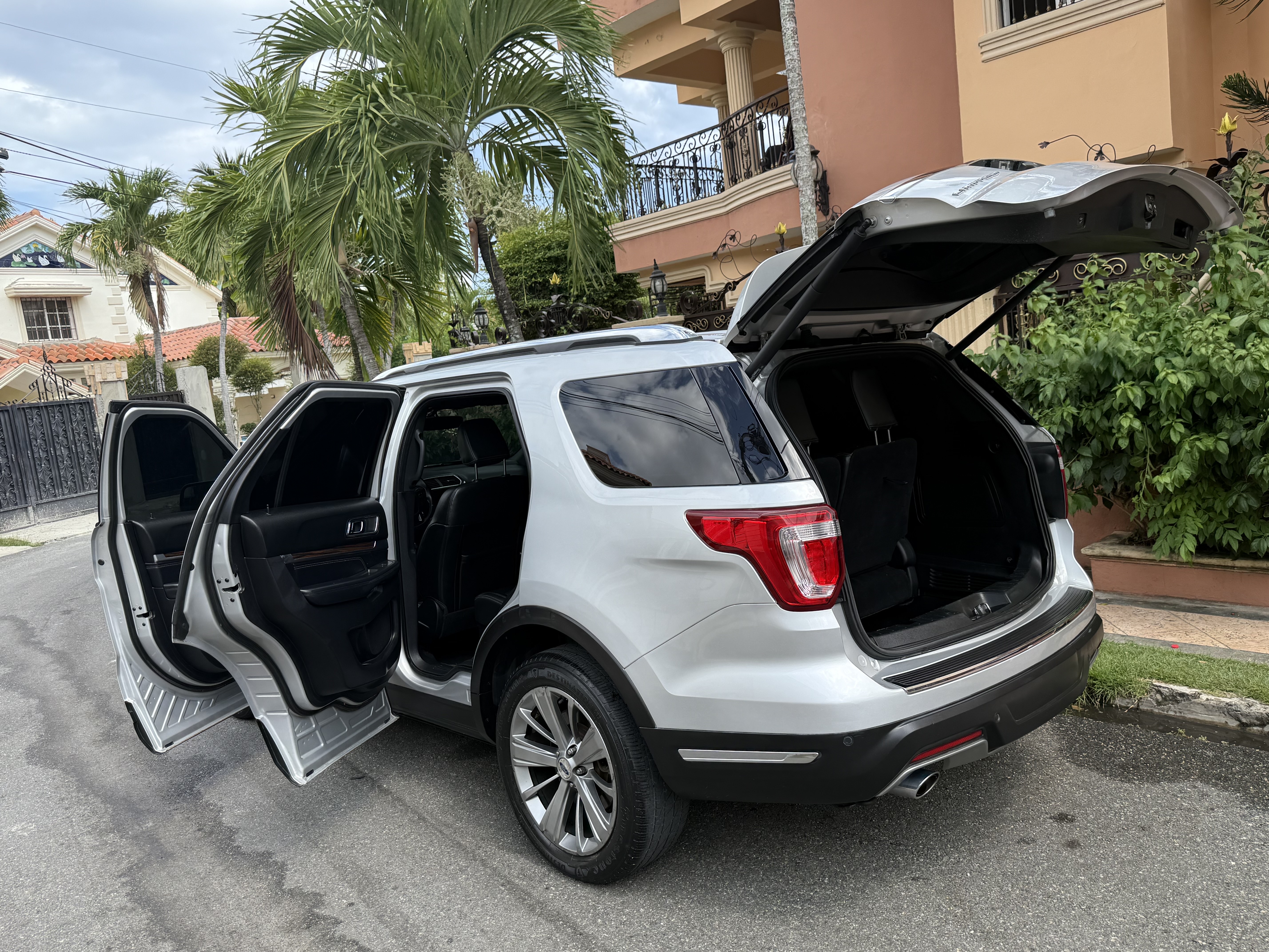 jeepetas y camionetas - Ford Explorer 2018, Limited, 4x4, Panorámica,  Clean Carfax, 3 filas de asientos 5