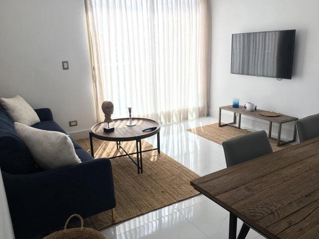 apartamentos - Apartamento en alquiler amueblado #24-1808 piso alto, balcón, ascensor, piscina.
