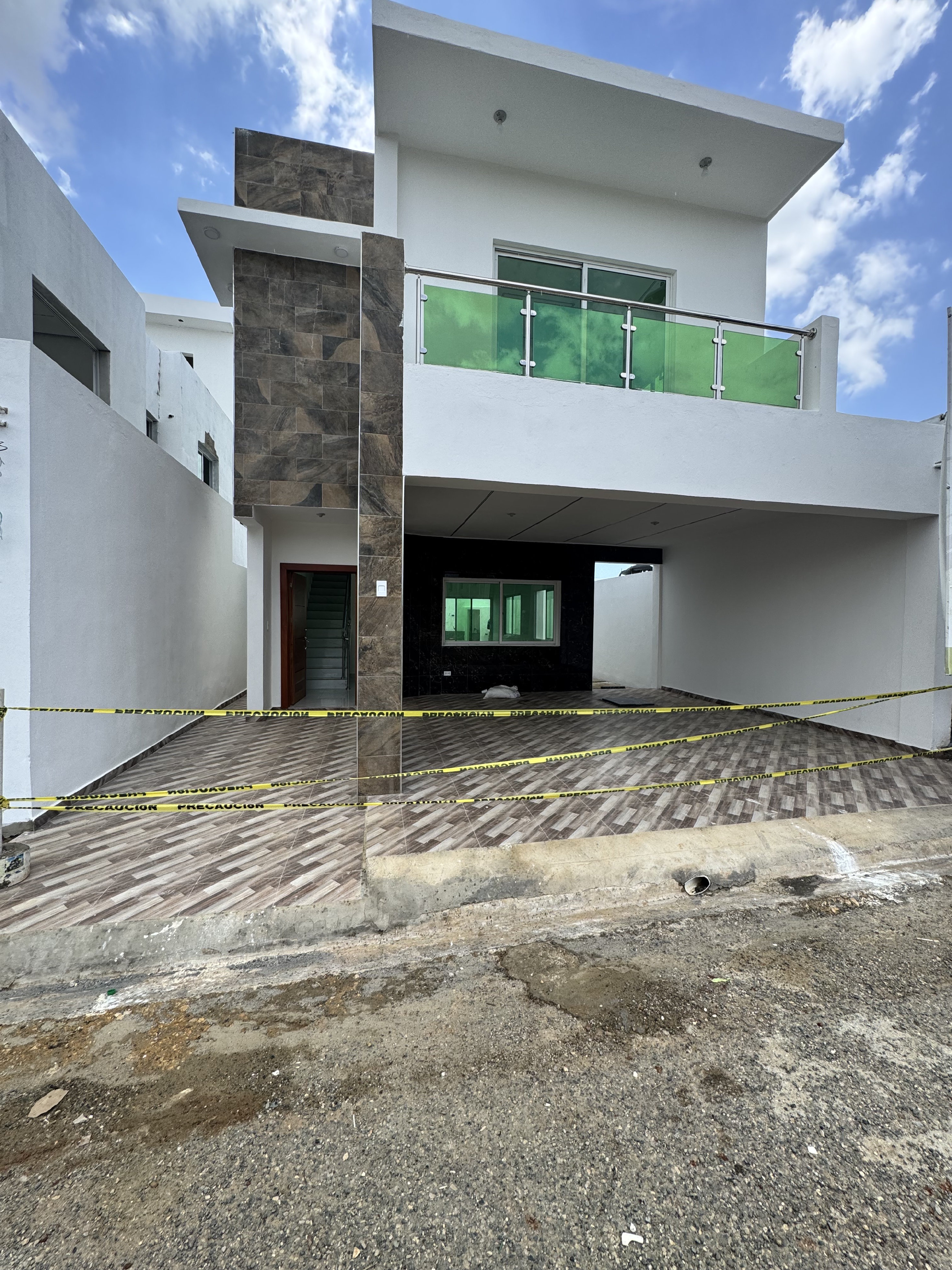 casas - venta de casa de 3 niveles con piscina en avenida ecológica Santo Domingo este  1