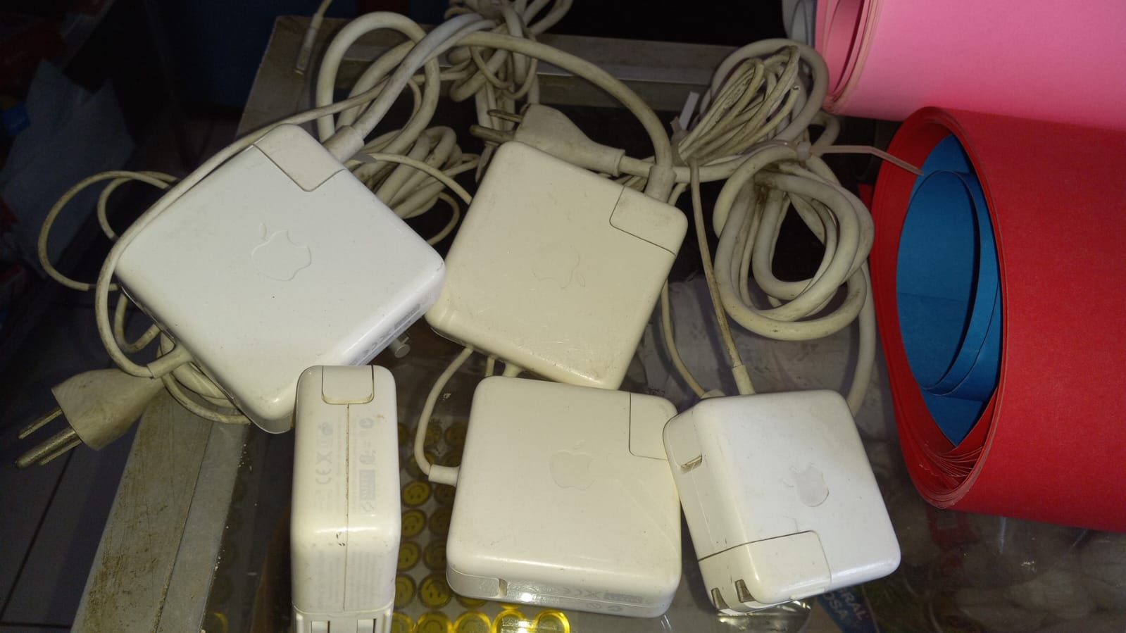 otros electronicos - CARGADORA DE LAPTOP MAC Y APPLE 1
