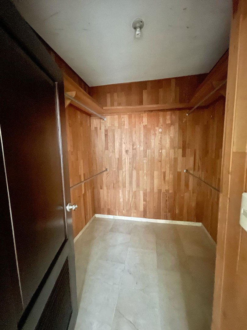 apartamentos - Se vende Penthouse en Urb Real

325mts
 4 Hab
4.5 Baños
3 Parq
 U$$ 330,000 9