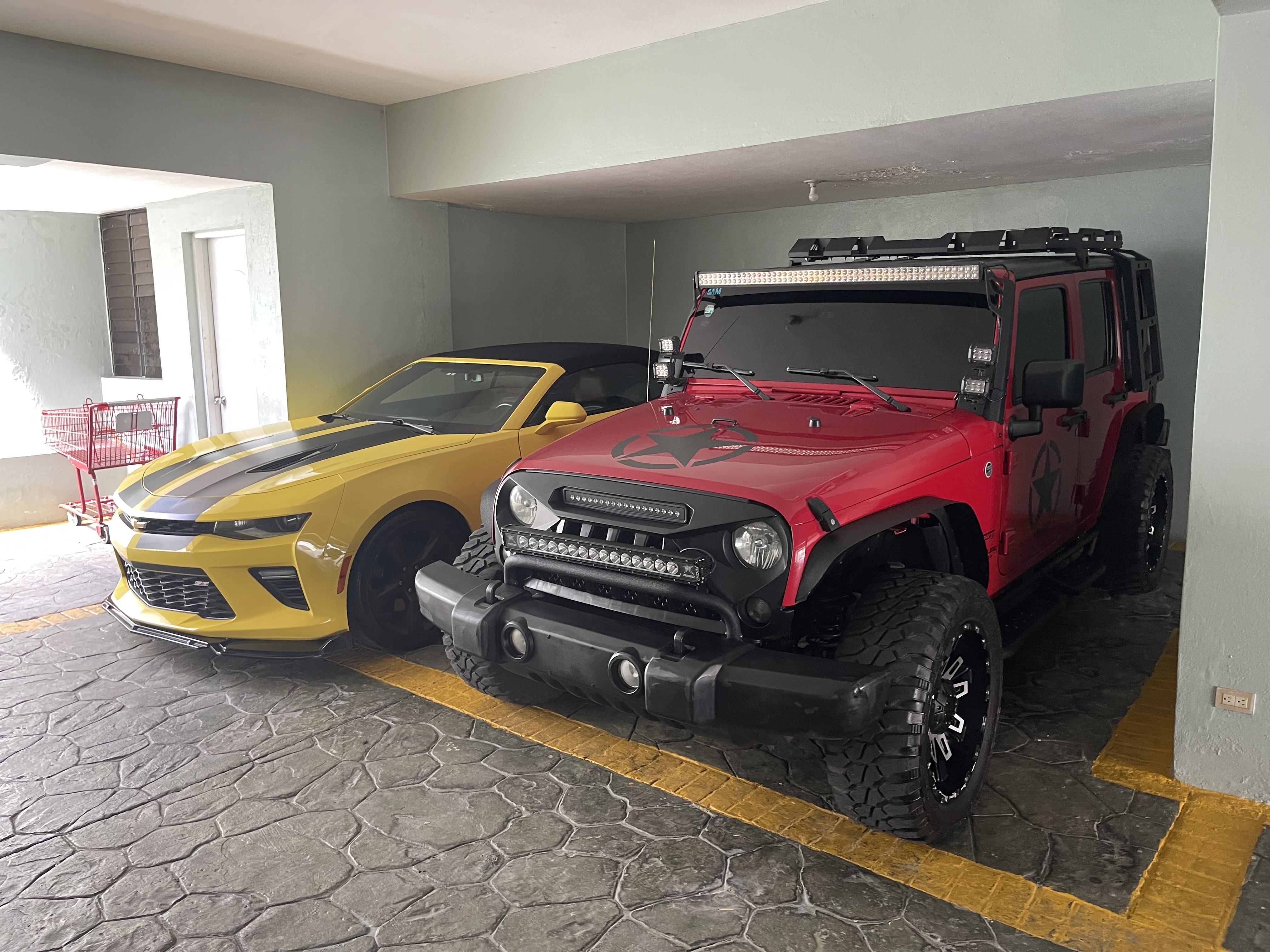 jeepetas y camionetas - se vende jeep wrangler 2014 como nuevo  2