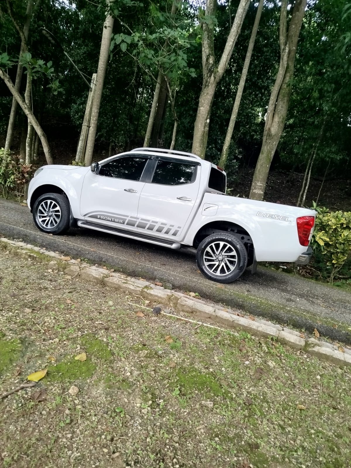 jeepetas y camionetas - Nissan Frontier NP 300, 2017 Full 4