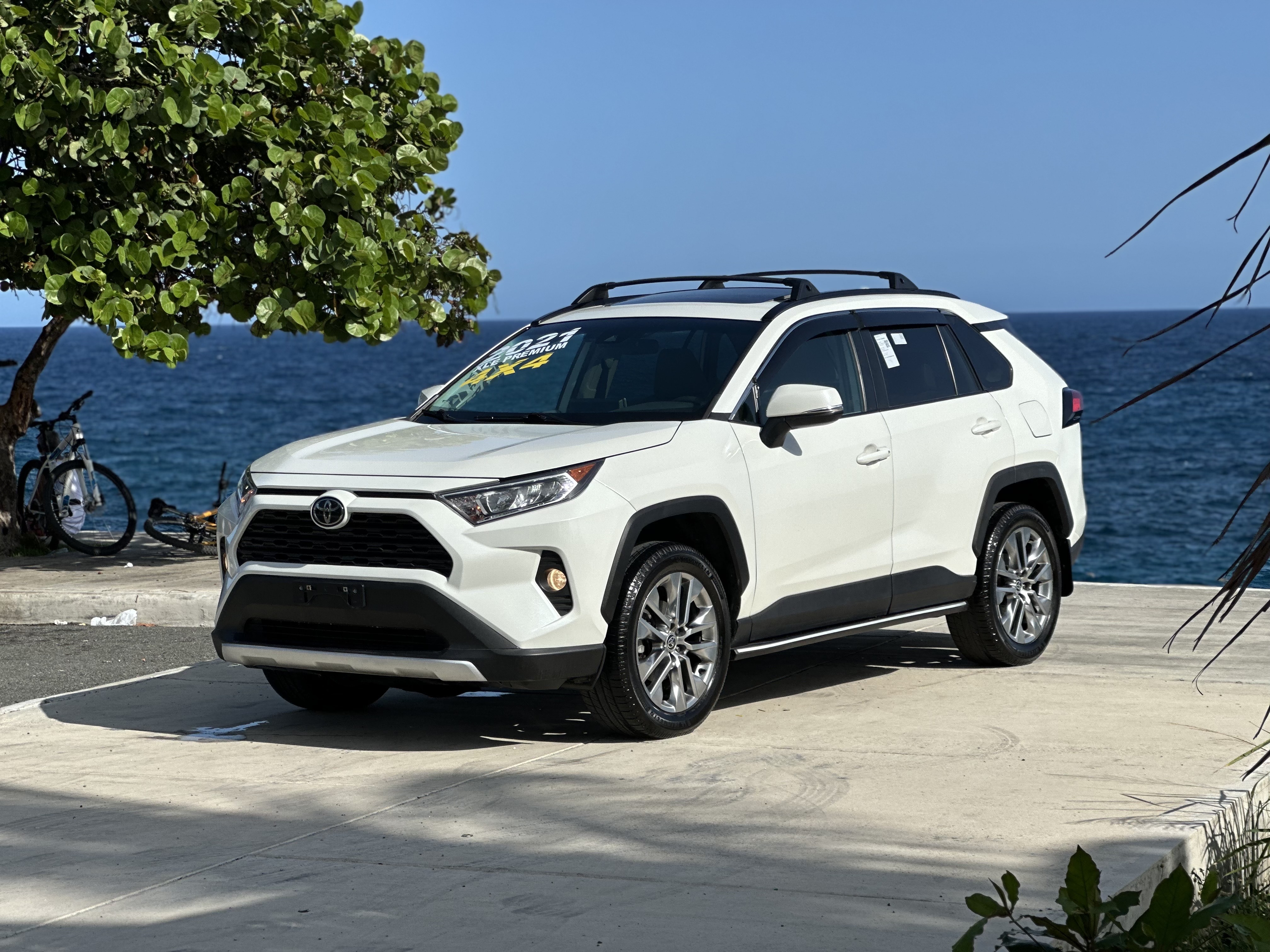 jeepetas y camionetas - TOYOTA RAV4 XLE PREMIUM 2021 RECIÉN IMPORTADA 4X4 FULL FULL AMERICANA NEW!