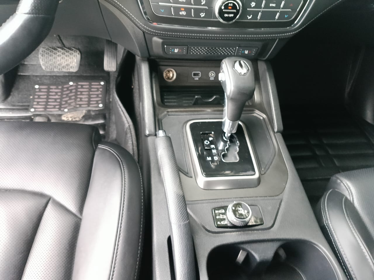 jeepetas y camionetas - KGM REXTON 2019 GRIS OSCURO DIESEL 7