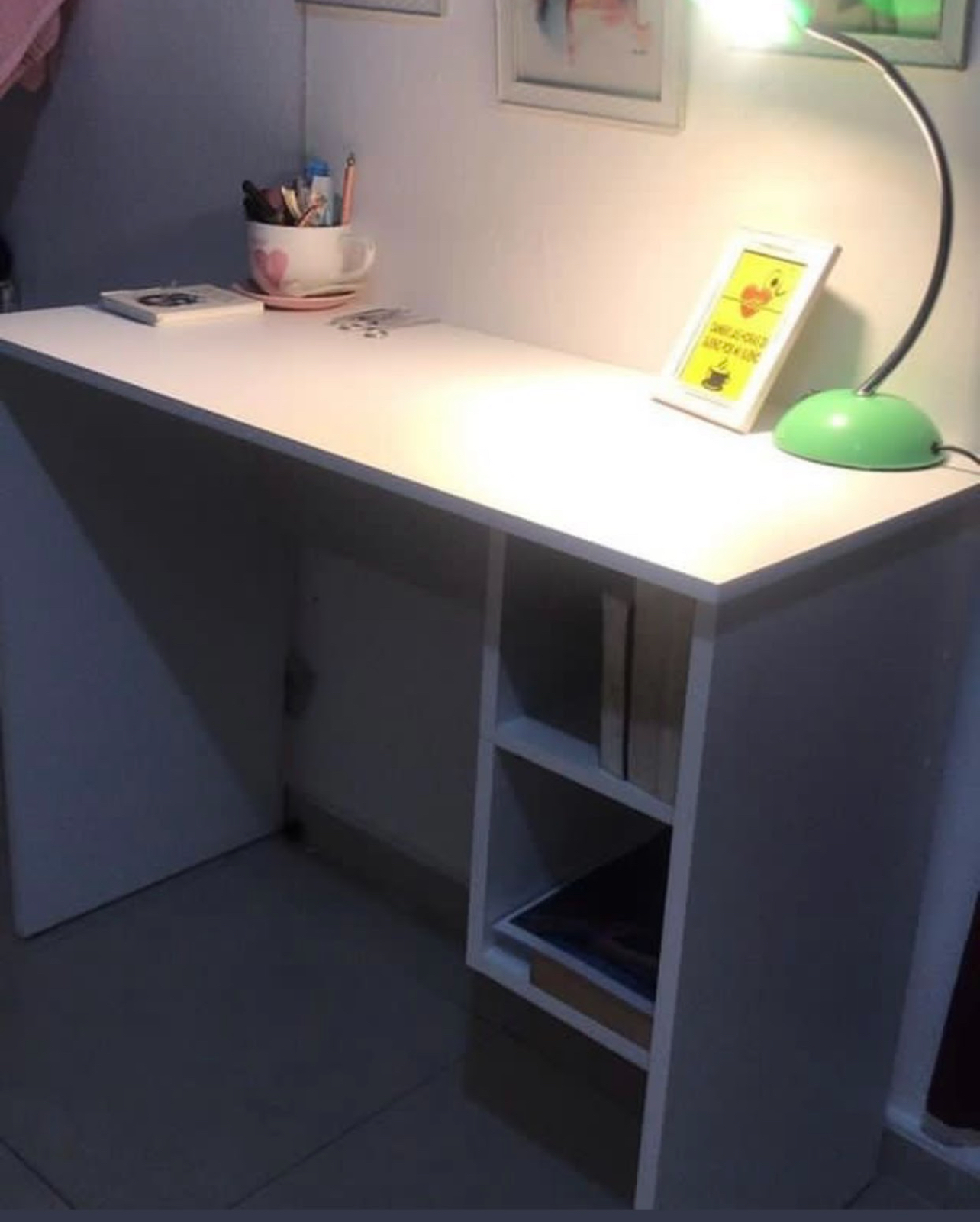 articulos de oficina - Escritorio blanco 1