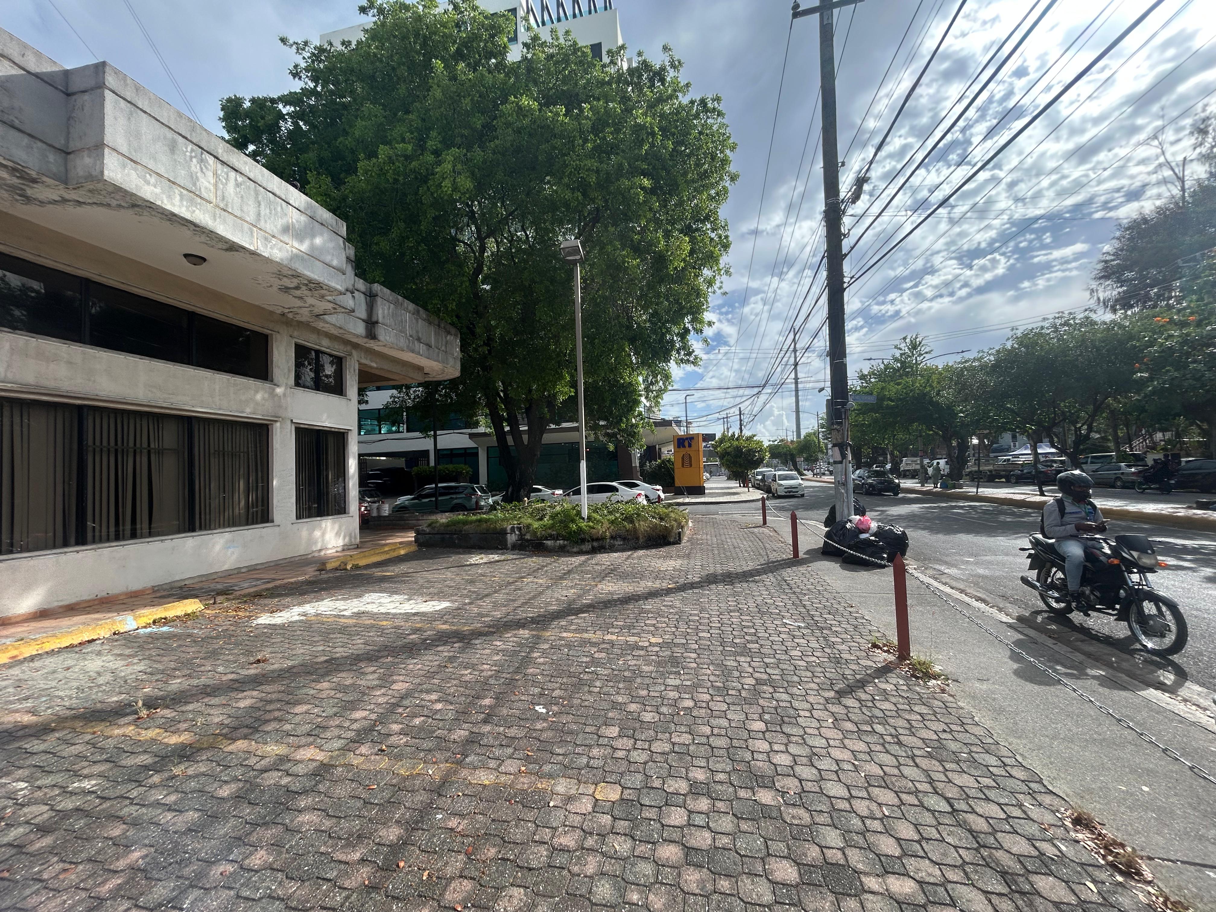 oficinas y locales comerciales - Local Comercial en Bella Vista para Reformar  4