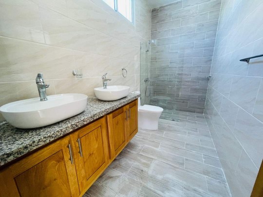 casas - Casa moderna en un residencial privado a 5 minutos de playa dorada  6