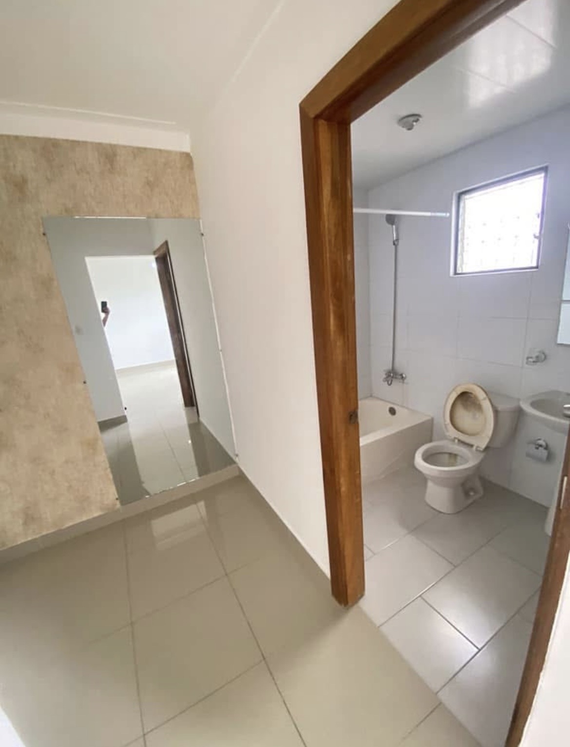 apartamentos - Se Alquila- Apto 4to piso entrando por mc donal Aut. San Isidro próx al Italia.  3