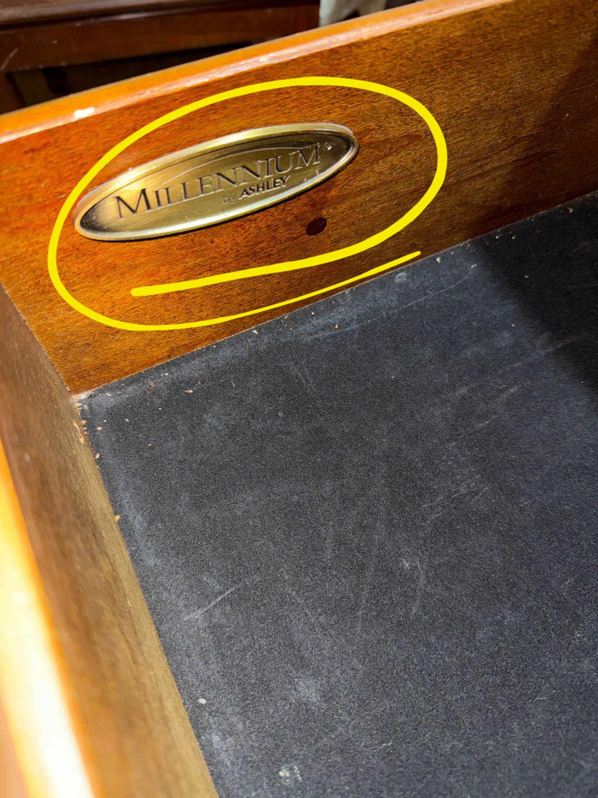 muebles y colchones - CREDENZA RÚSTICA Y SUPER ELEGANTE,EXCELENTE MARCA. 1