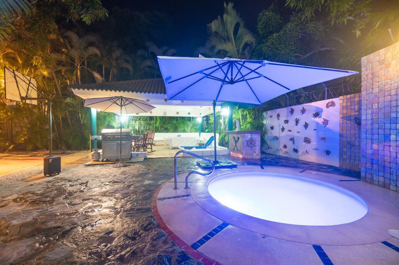 casas vacacionales y villas - VENDO VILLA AMUEBLADA AL LADO DE LA PLAYA  1