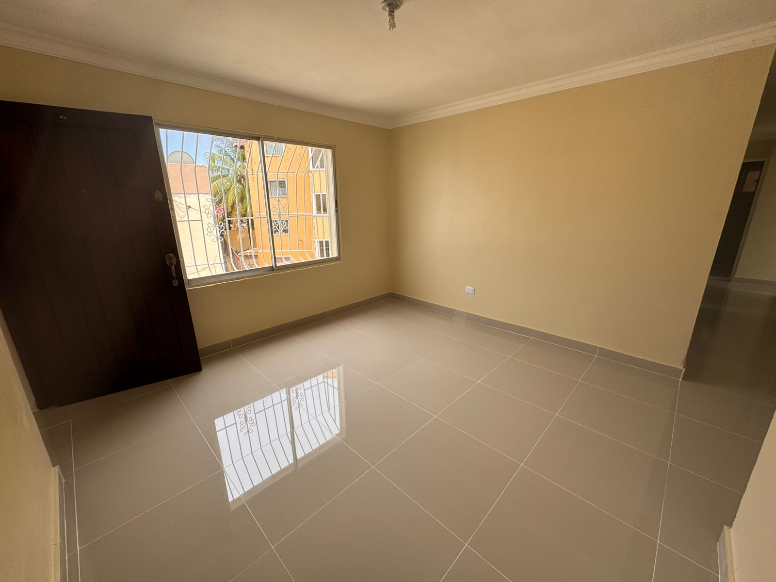 apartamentos - Alquilo apartamento 3er piso Residencial Gala 
