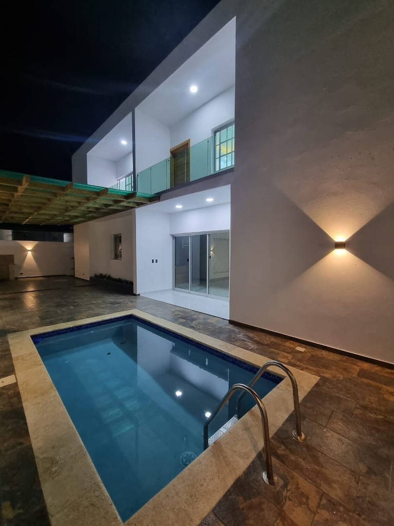 casas - Hermosa Residencia de 2 Niveles en La Vega  9