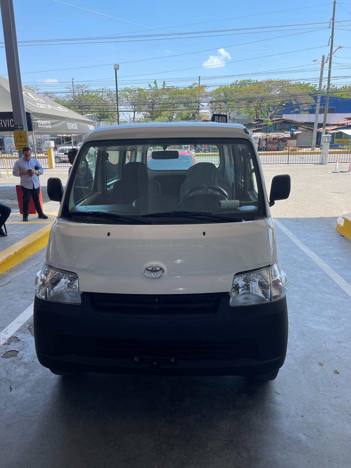 jeepetas y camionetas - TOYOTA LITE ACE 2023-GARANTIA EN LA DELTA 28000 KM