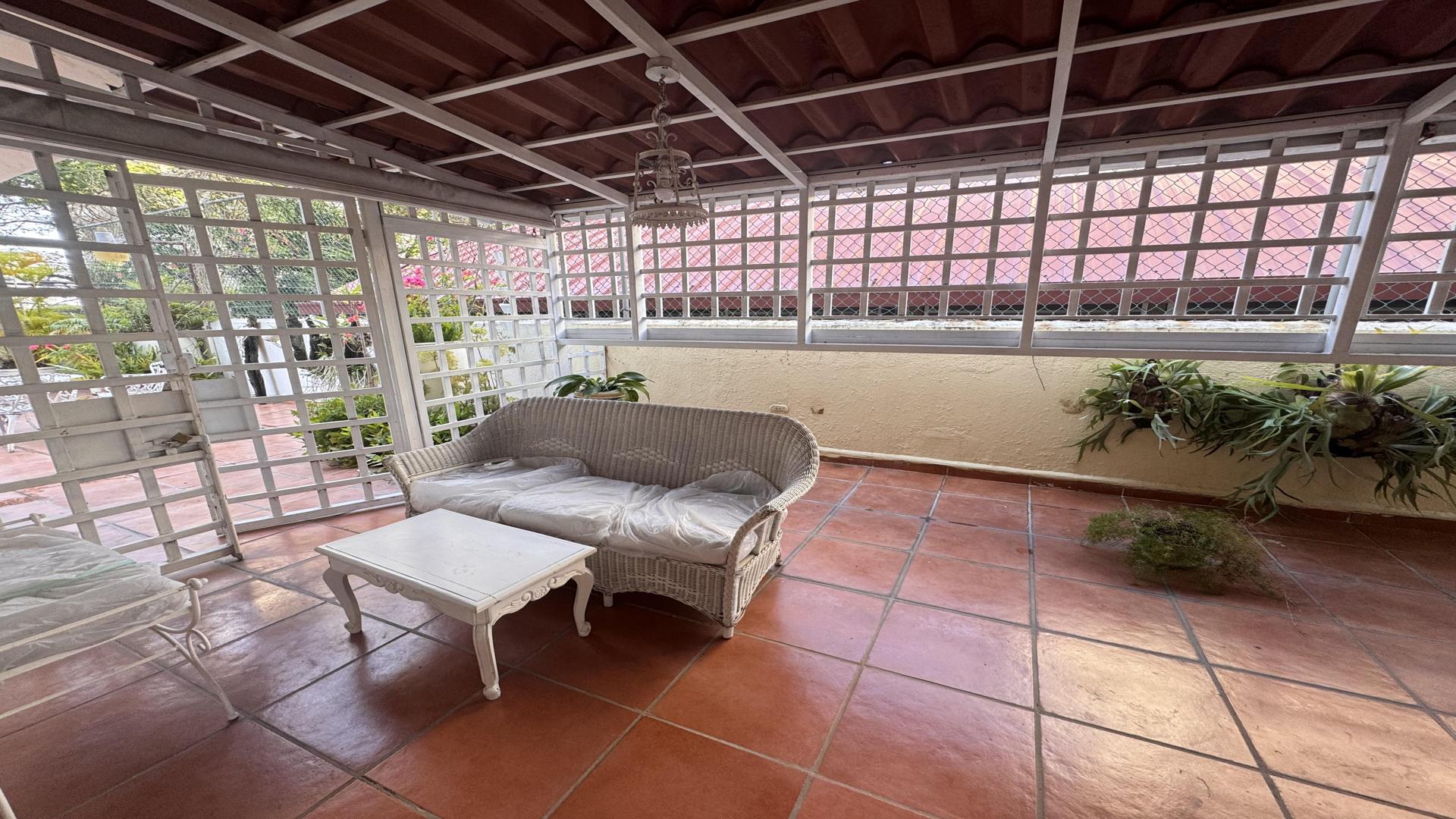 apartamentos - En venta Amplio Segundo piso con hermosa terraza 7